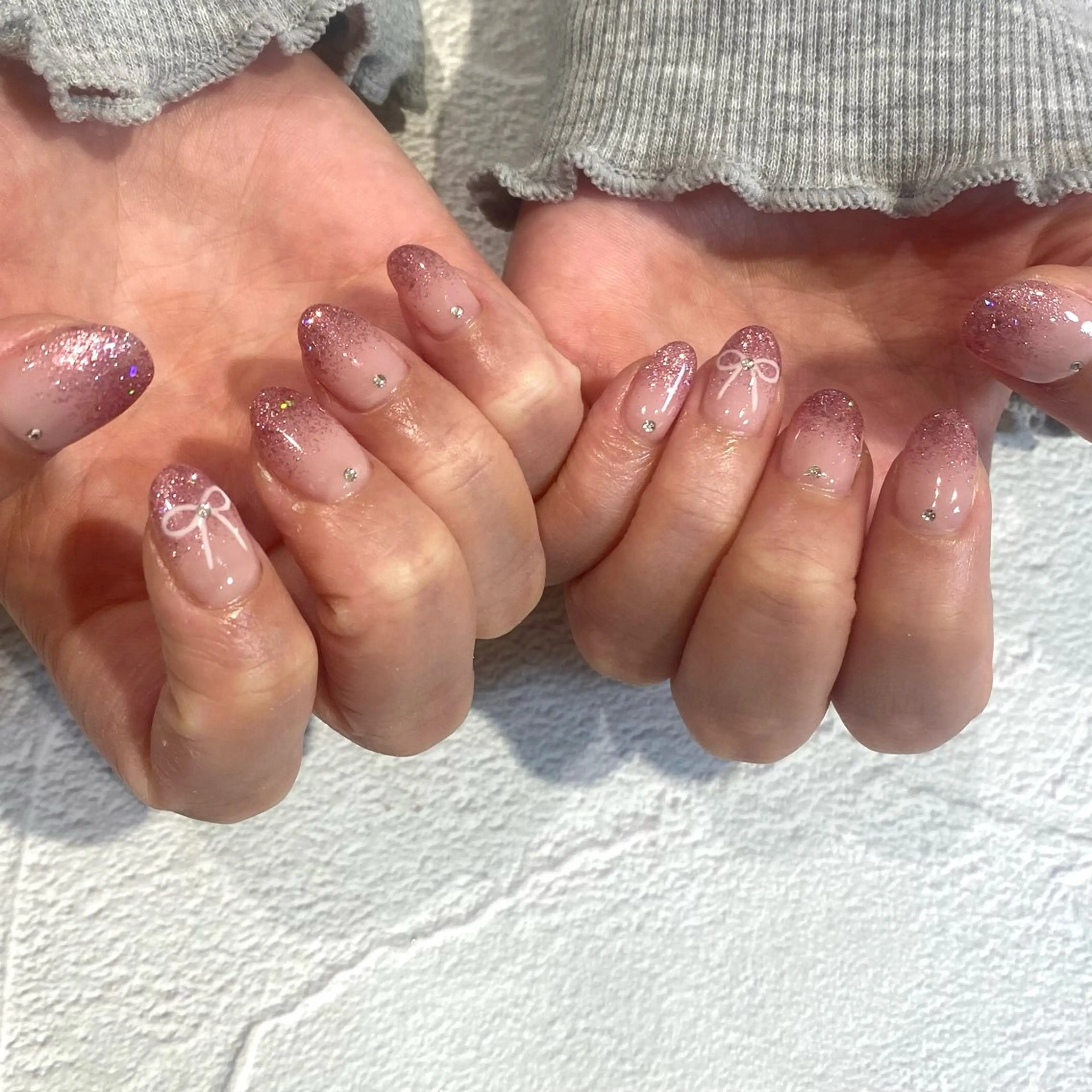 ネイル キラキラネイル ラメ(グリッター) ラメグラデーション ピンク ハンドネイル WAVY airiのネイルデザイン