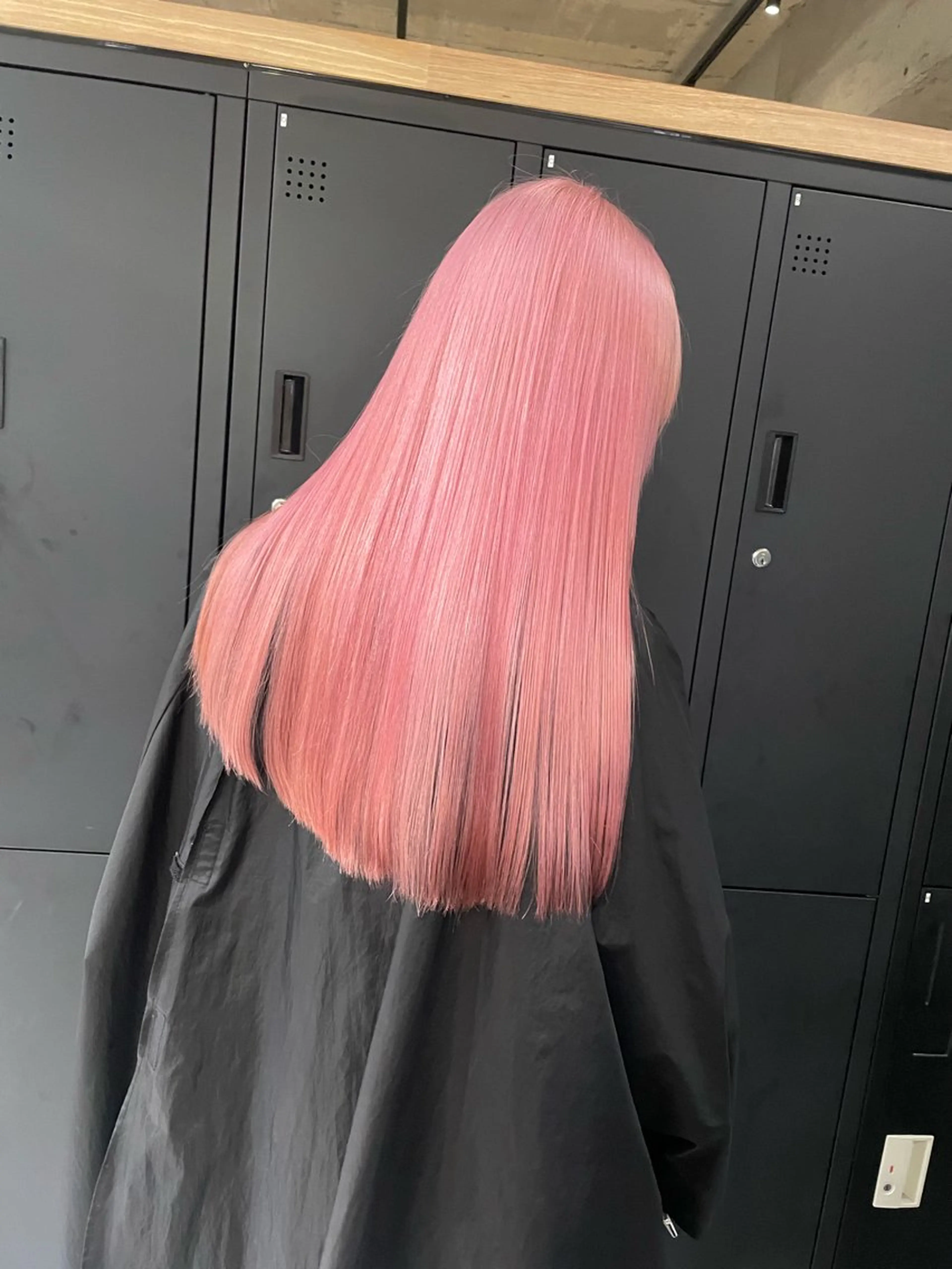 ロング ヘアカラー 🦋MAHO🦋 デザインカラーのヘアスタイル