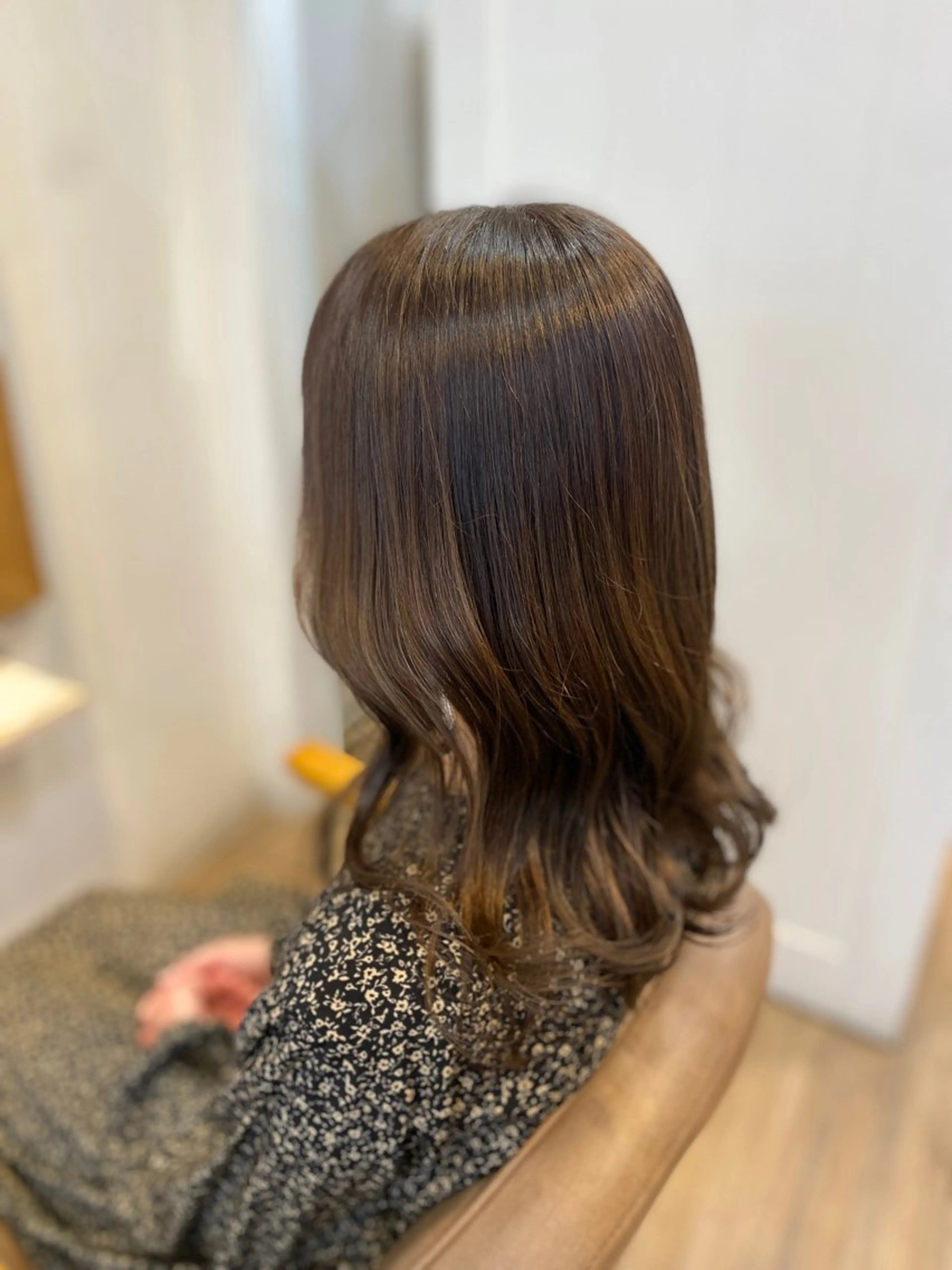 セミロング カラー 透明感カラー グレージュ ハイライトカラー ハイライト 安住 千明のヘアスタイル