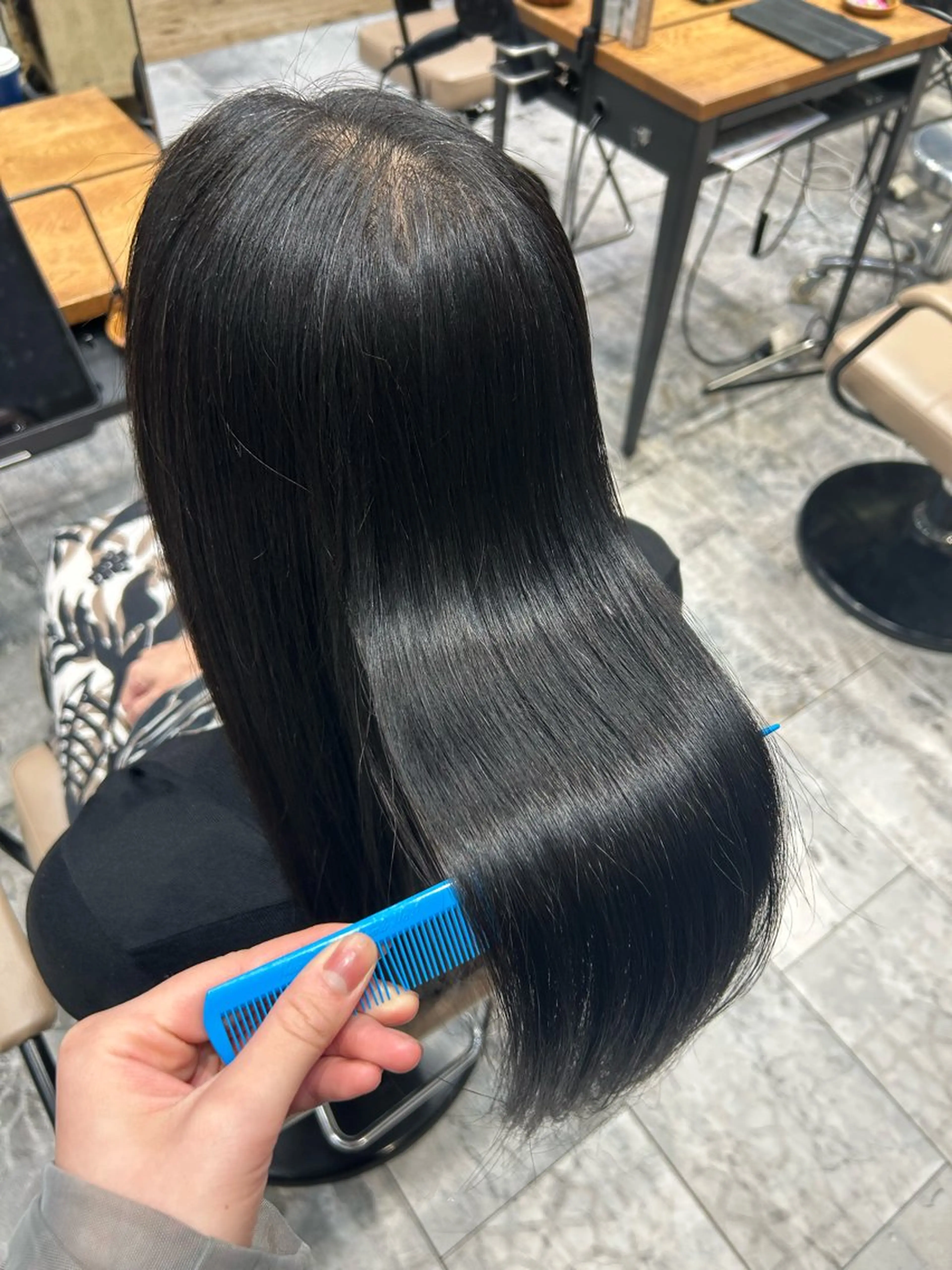 セミロング 縮毛矯正 和田 茉日琉のヘアスタイル