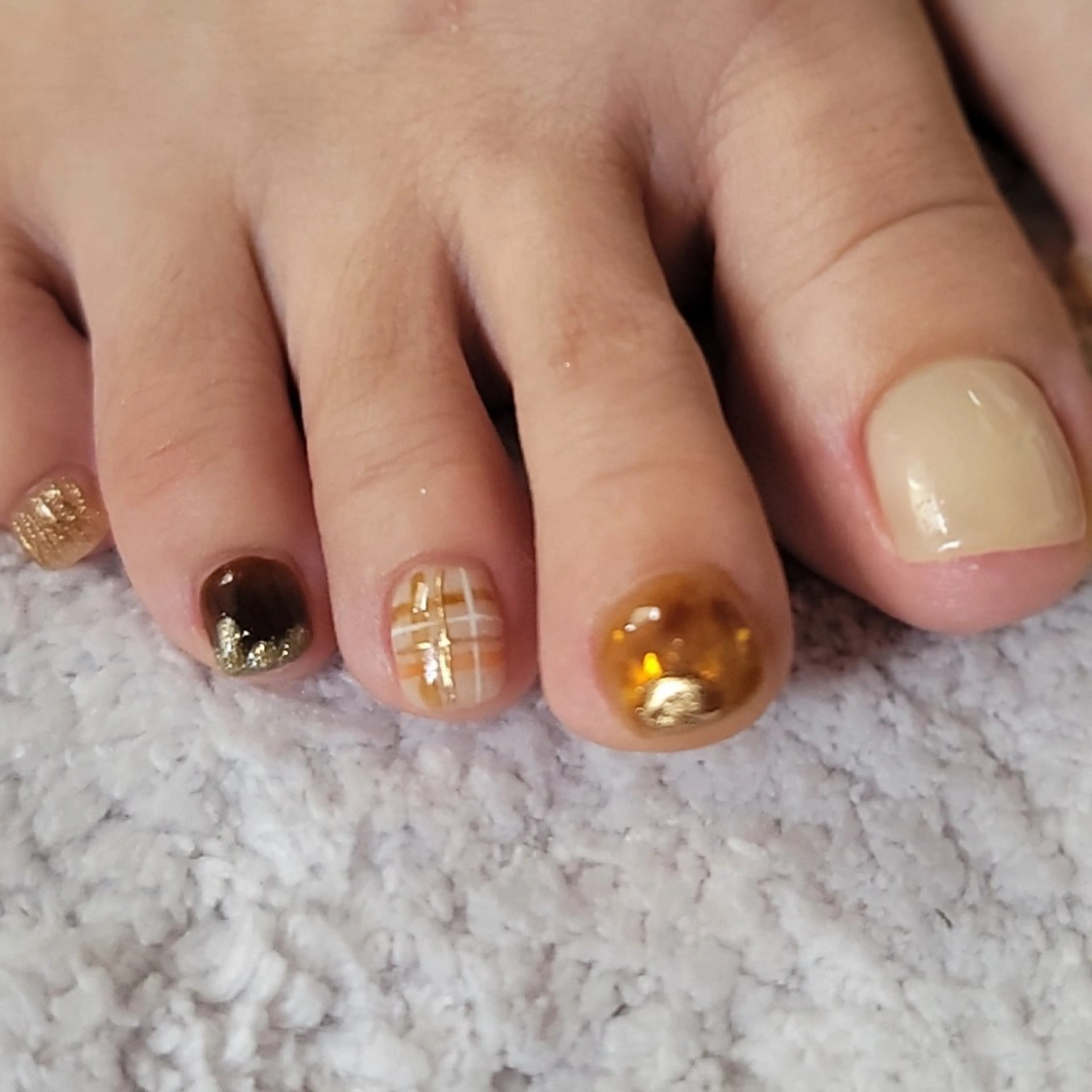 ネイル フットネイル 🌲🌳🚪iiit o🌲🌳🌲のネイルデザイン