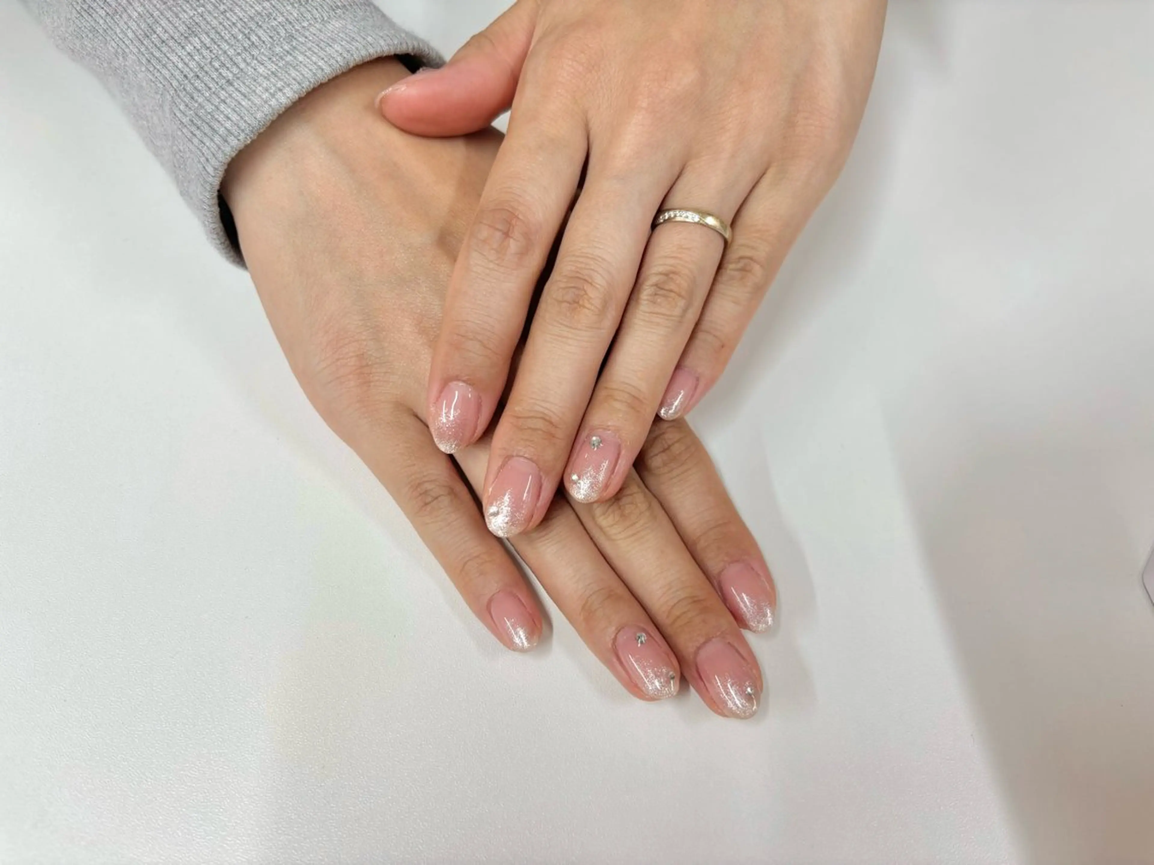 ネイル キラキラネイル ラメ(グリッター) ラメグラデーション ハンドネイル Hübsch所属・Sakura Hのネイルデザイン