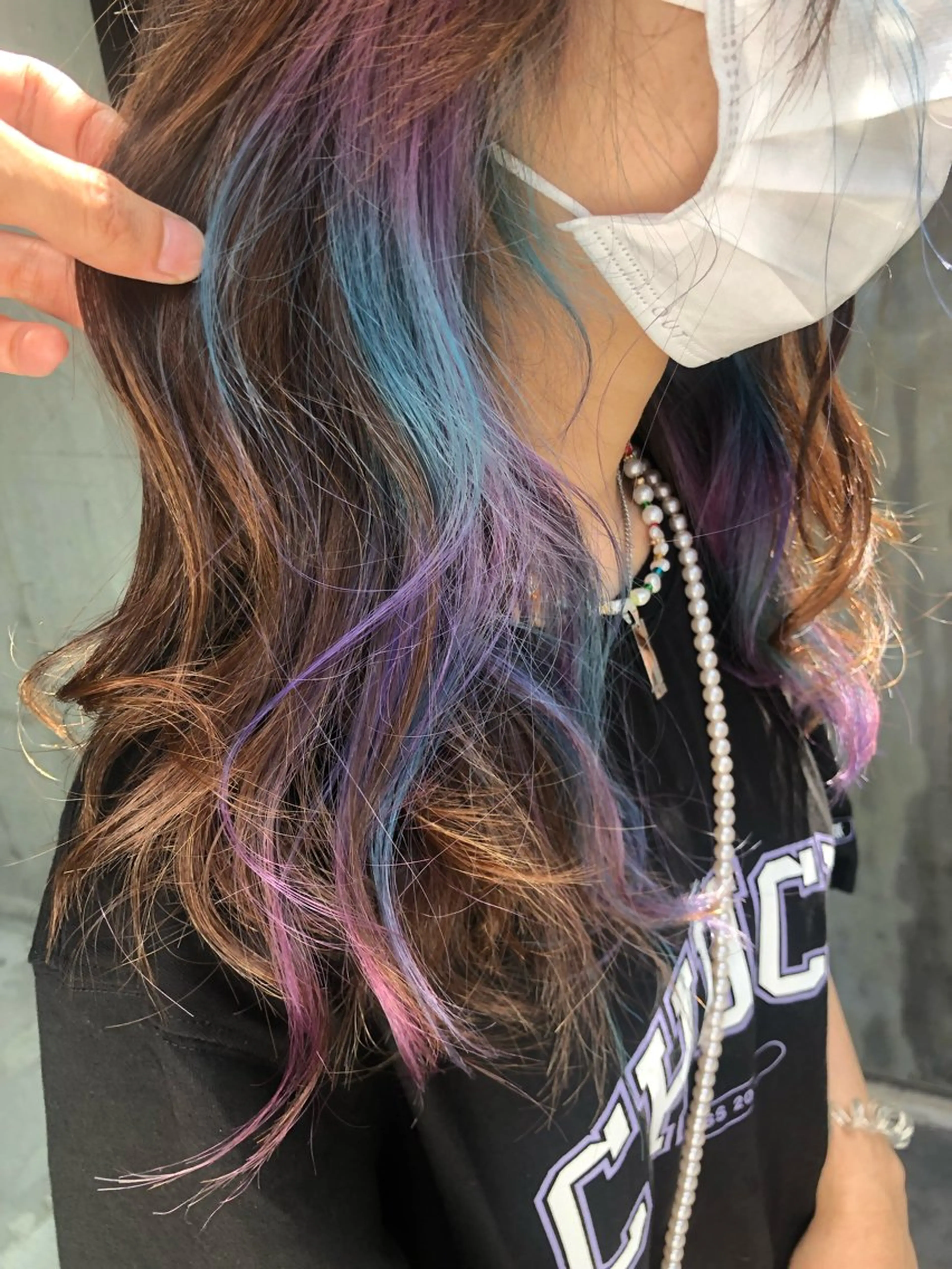 セミロング カラー ブリーチ イヤリングカラー ユニコーンカラー カット ヘアカラー トリートメント 原宿サロン代表 デザインカラー伊藤卓のヘアスタイル
