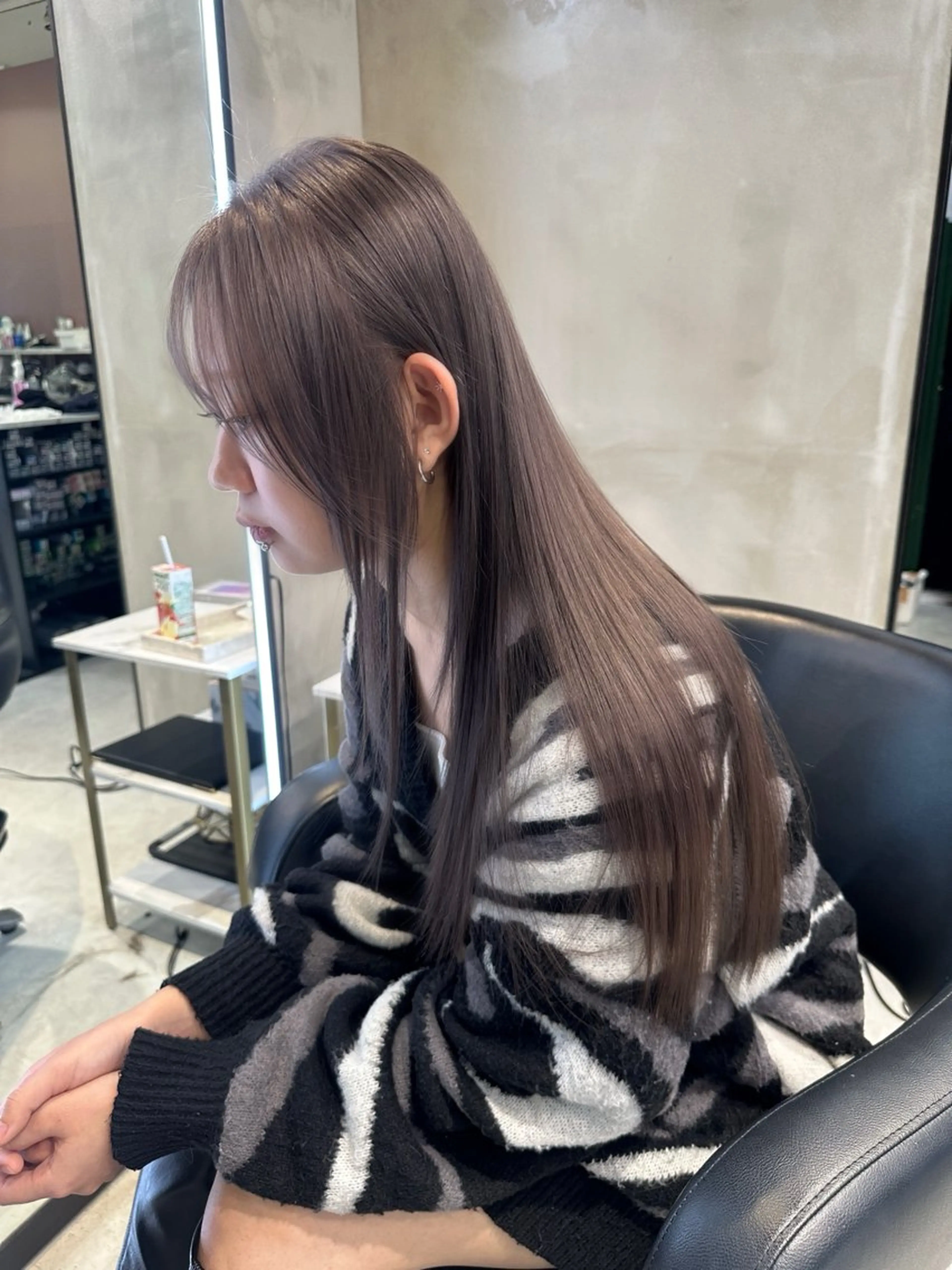 ロング カラー ヘアカラー レイヤーカット グレージュ佐々木泰良のヘアスタイル