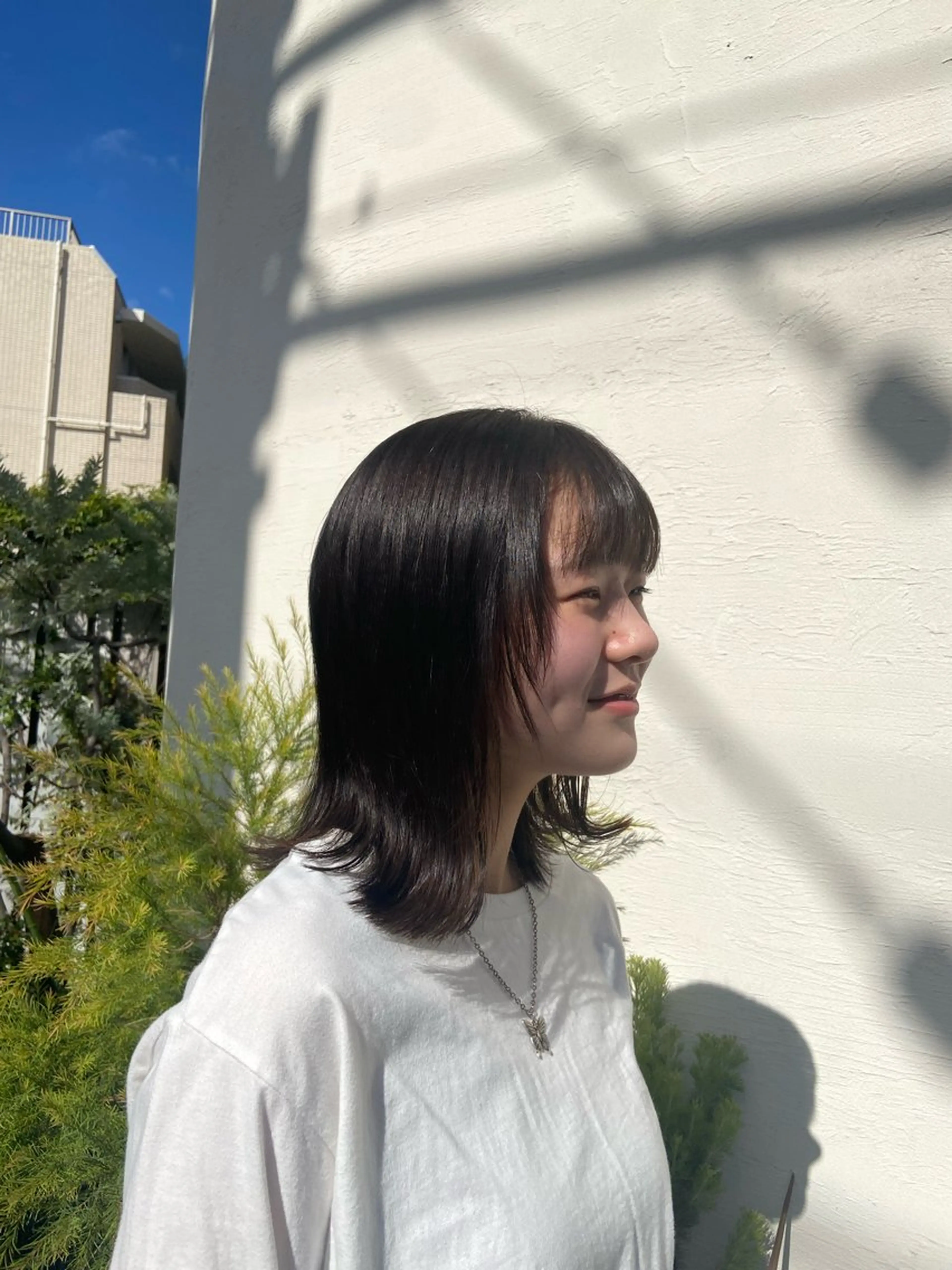 ミディアム 外ハネヘア atelier doux dimanche（アトリエ・ドゥー・ディマンシュ）所属・Fukamiレイヤー 透明感カラーのヘアスタイル