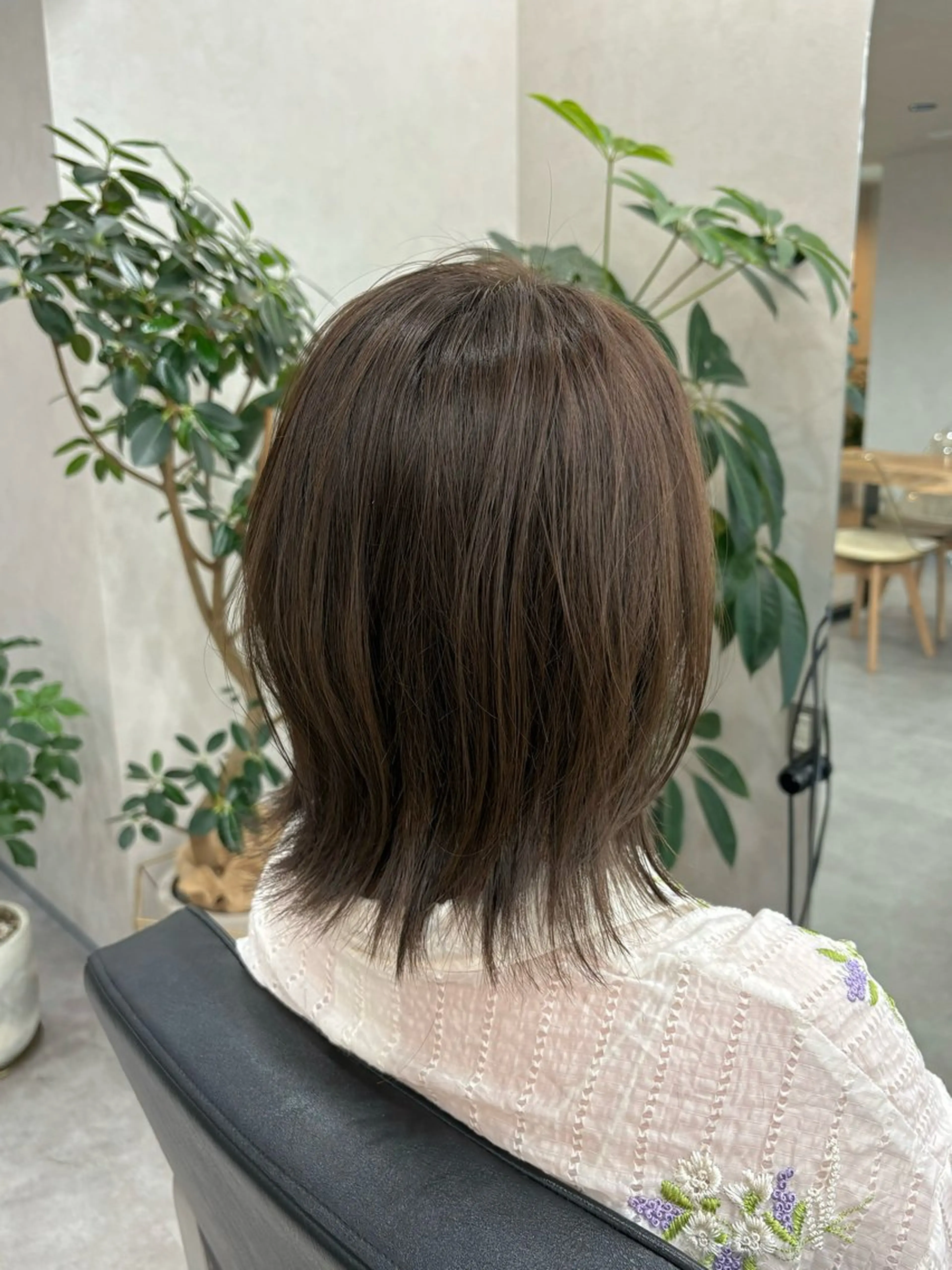 ミディアム カラー ミディアムレイヤー ベージュカラー レイヤーカット カット ヘアカラー トリートメント qumu 横浜所属・透明感カラー/ボブ/ 髪質改善ストレートのヘアスタイル