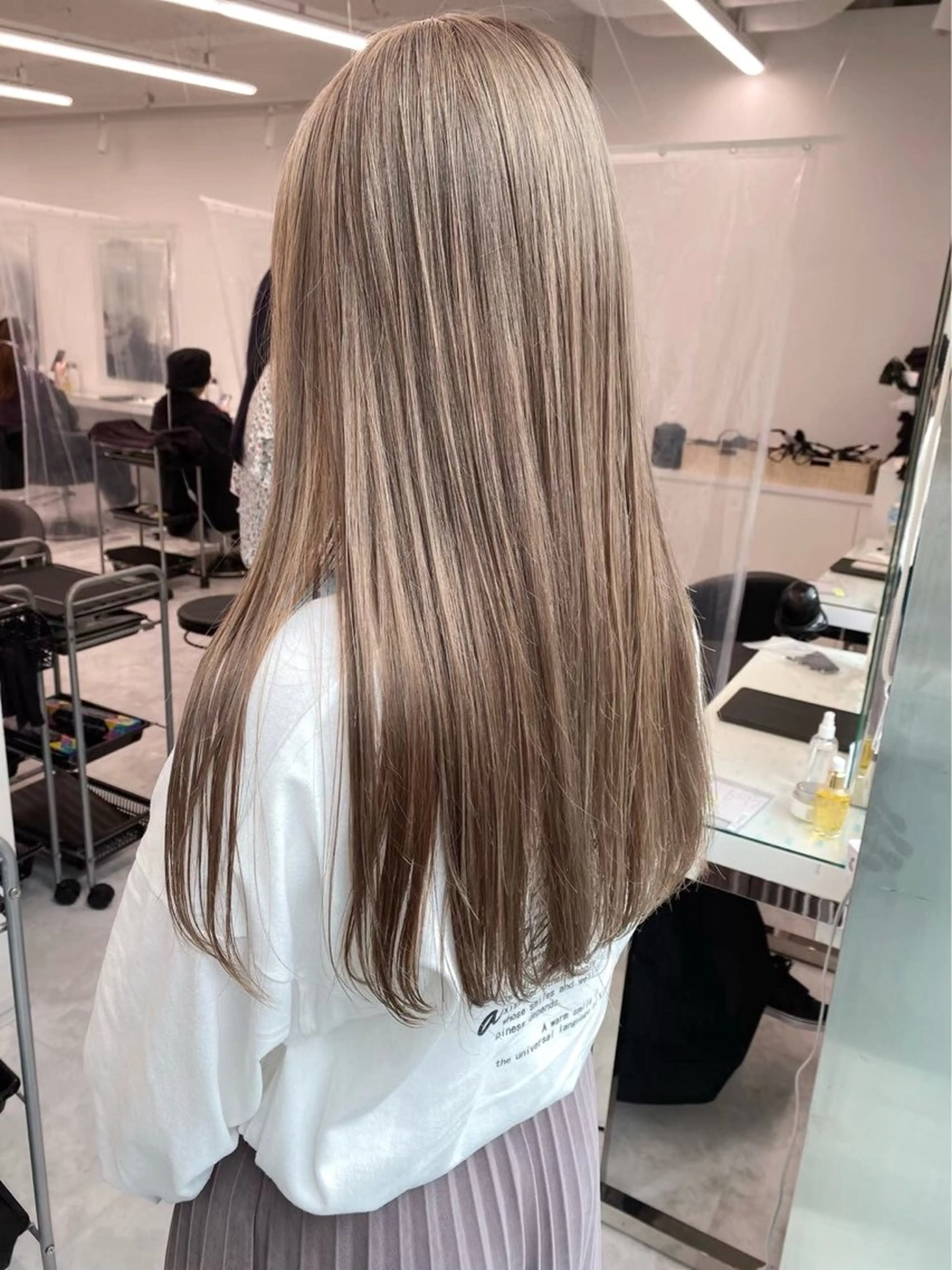 ロング カラー YUKA🤍ベージュ /ミルクティーのヘアスタイル