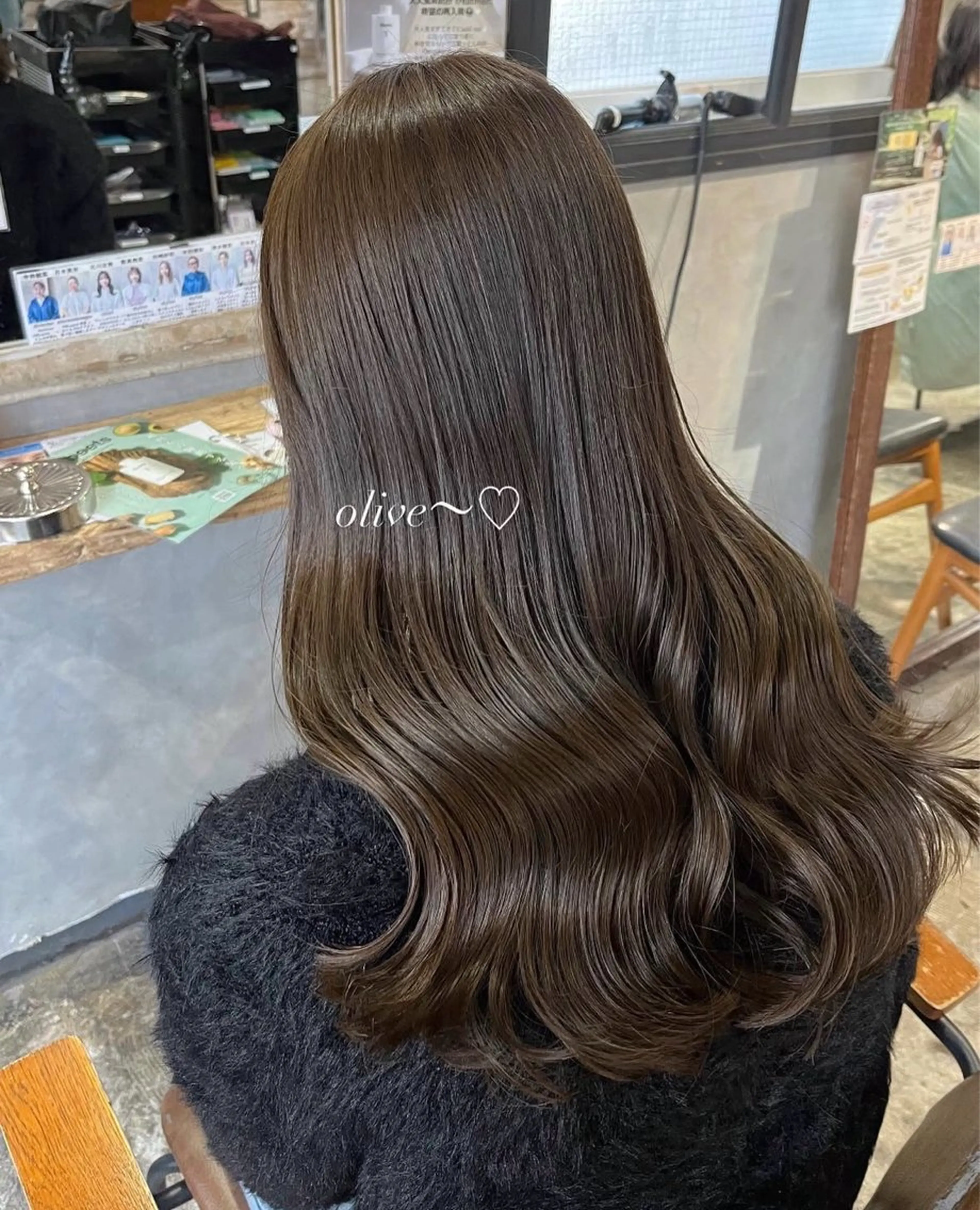 ロング カラー ベージュカラー オリーブベージュ ヘアカラー トリートメント 光本 杏のヘアスタイル