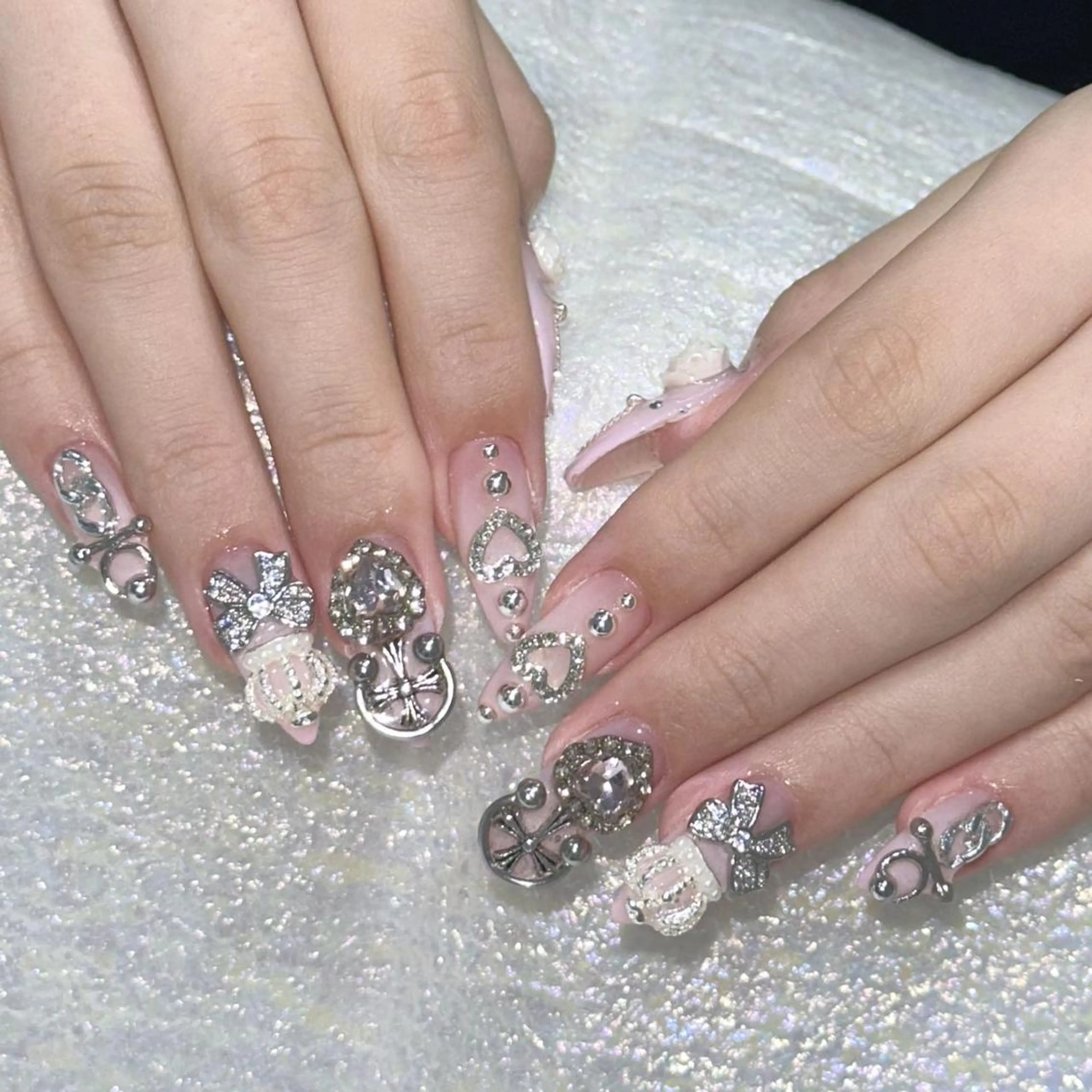 ネイル アートネイル 長さ出し ネイルチップ Queens テイのネイルデザイン