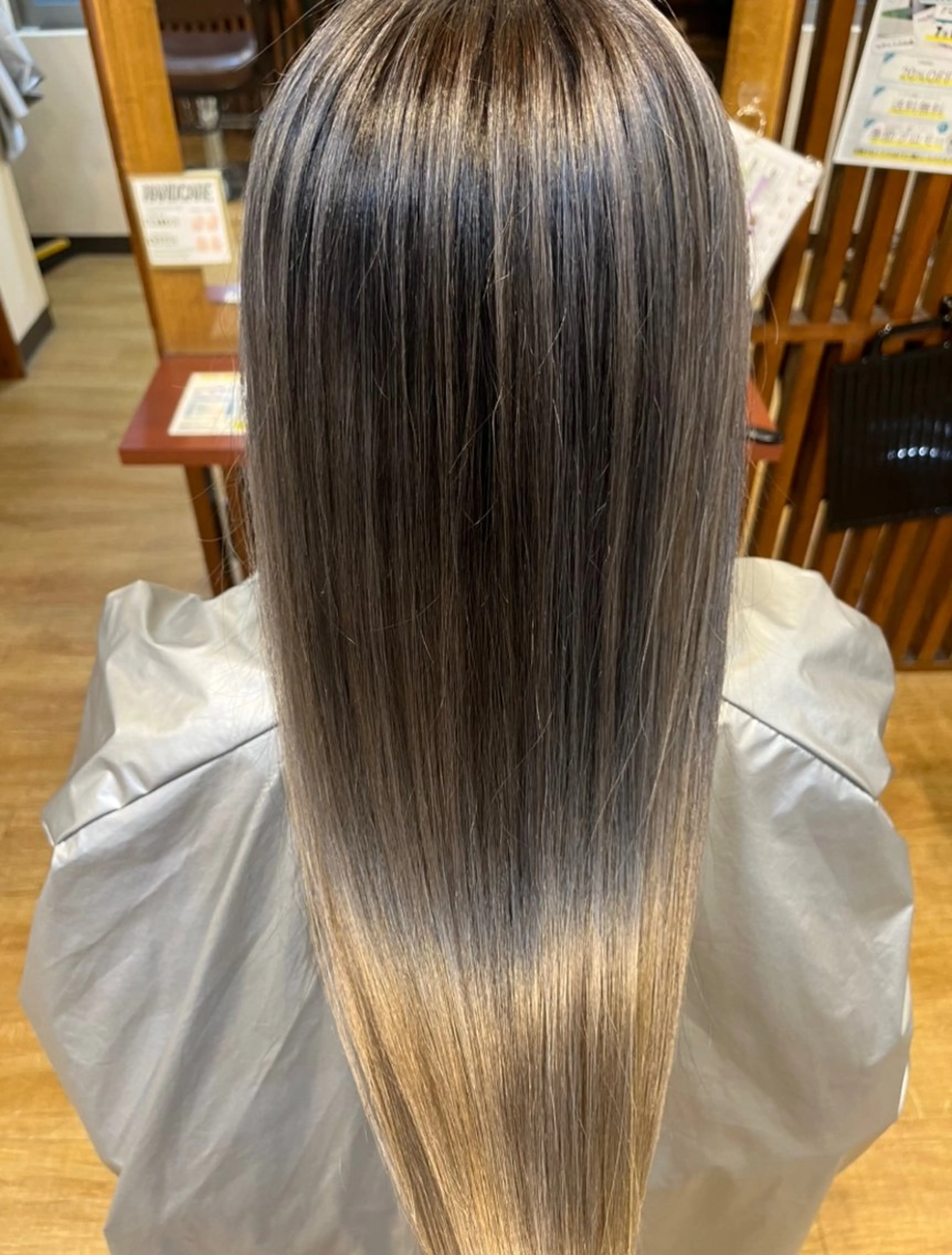 ロング カラー バレイヤージュ レイヤーカット 海外ガール ハイトーン　竹井俊介のヘアスタイル