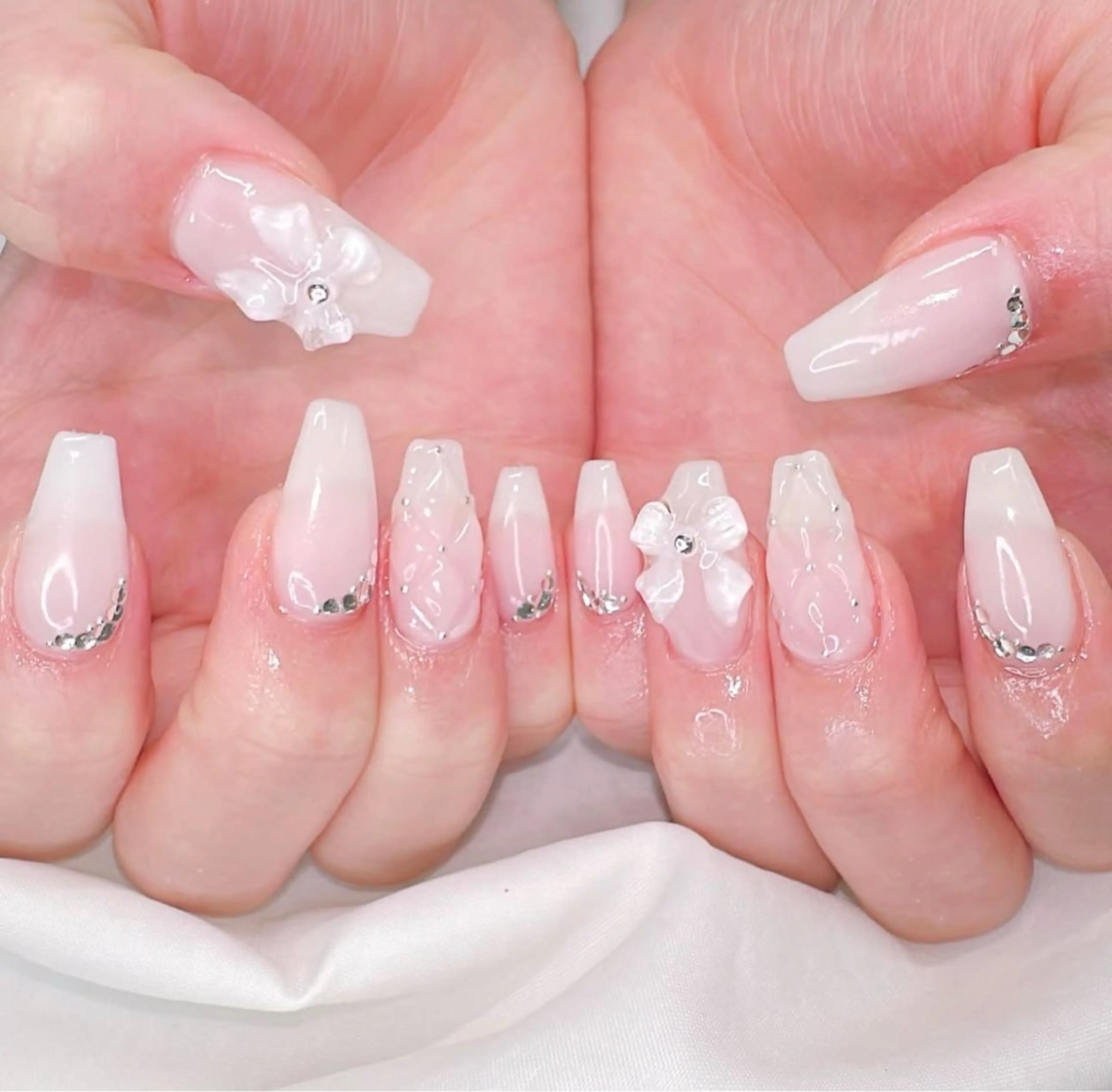 ネイル アニマル柄 オーロラネイル チークネイル フラッシュネイル ジェルネイル ハンドネイル Lina所属・Lina Nail Salonのネイルデザイン