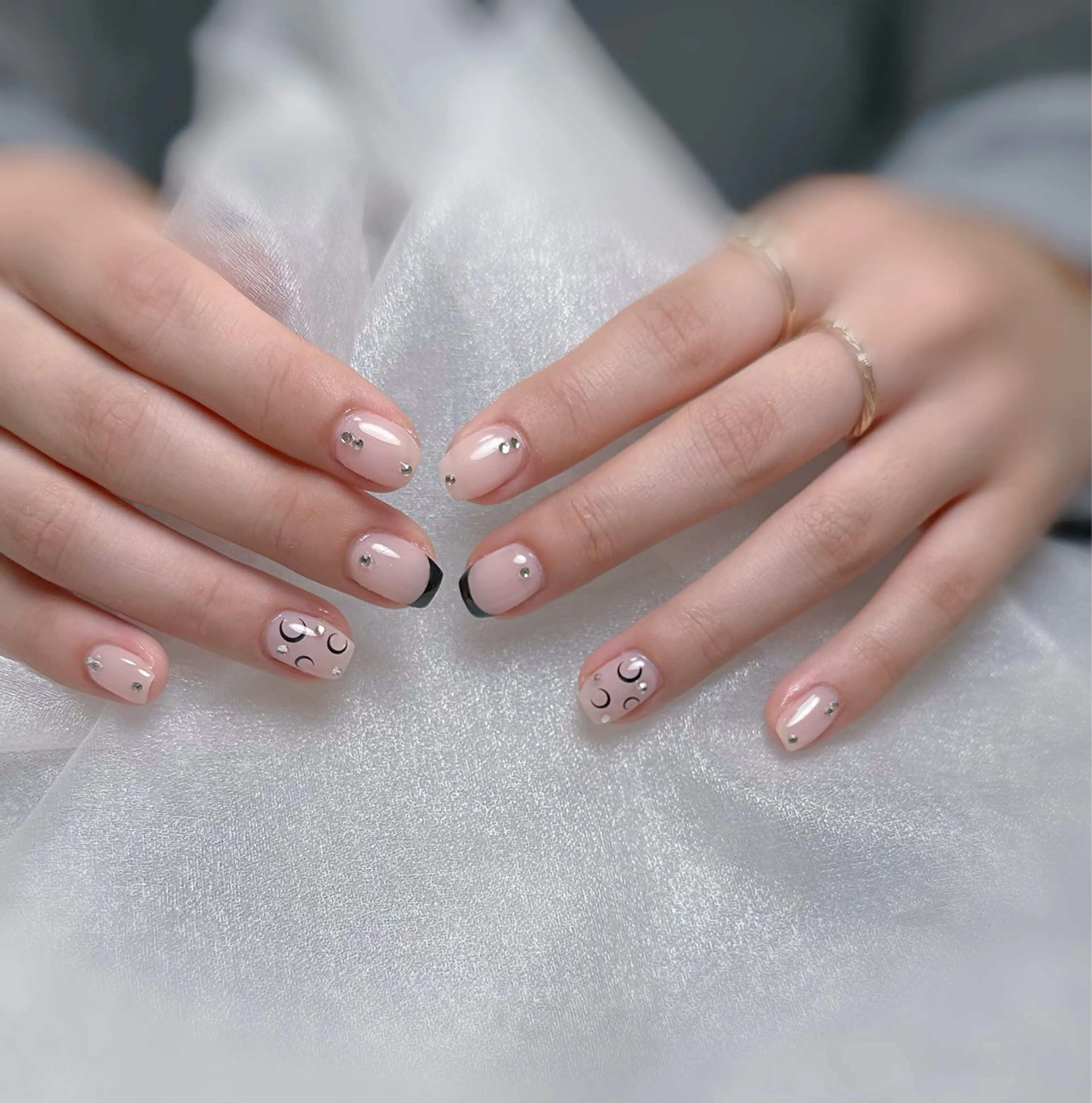 ネイル 持ち込み ハンドネイル Maggie nailクロのネイルデザイン