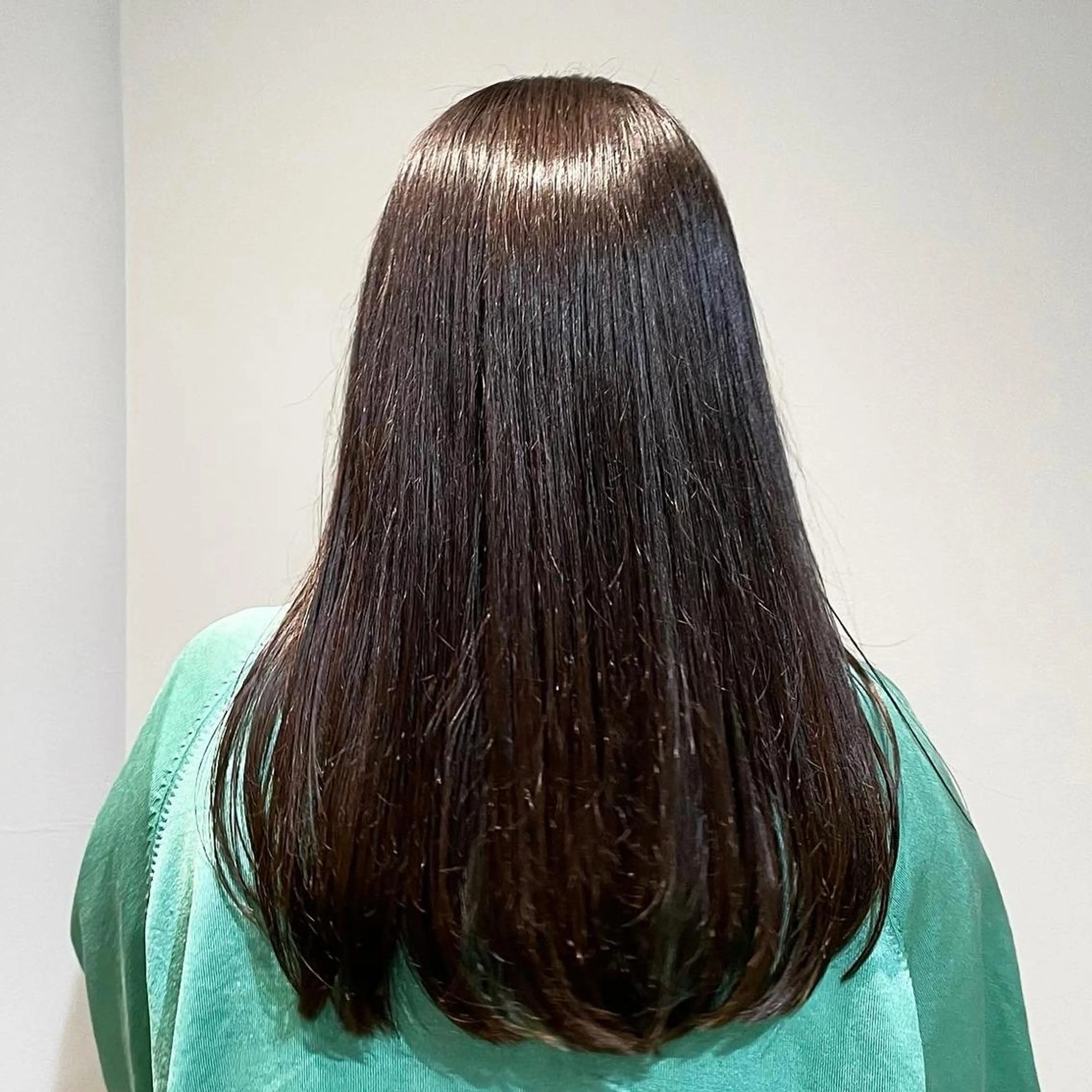セミロング 縮毛矯正 トリートメント tricot TOKYO AVEDA 表参道店所属・西嶋 祐太のヘアスタイル