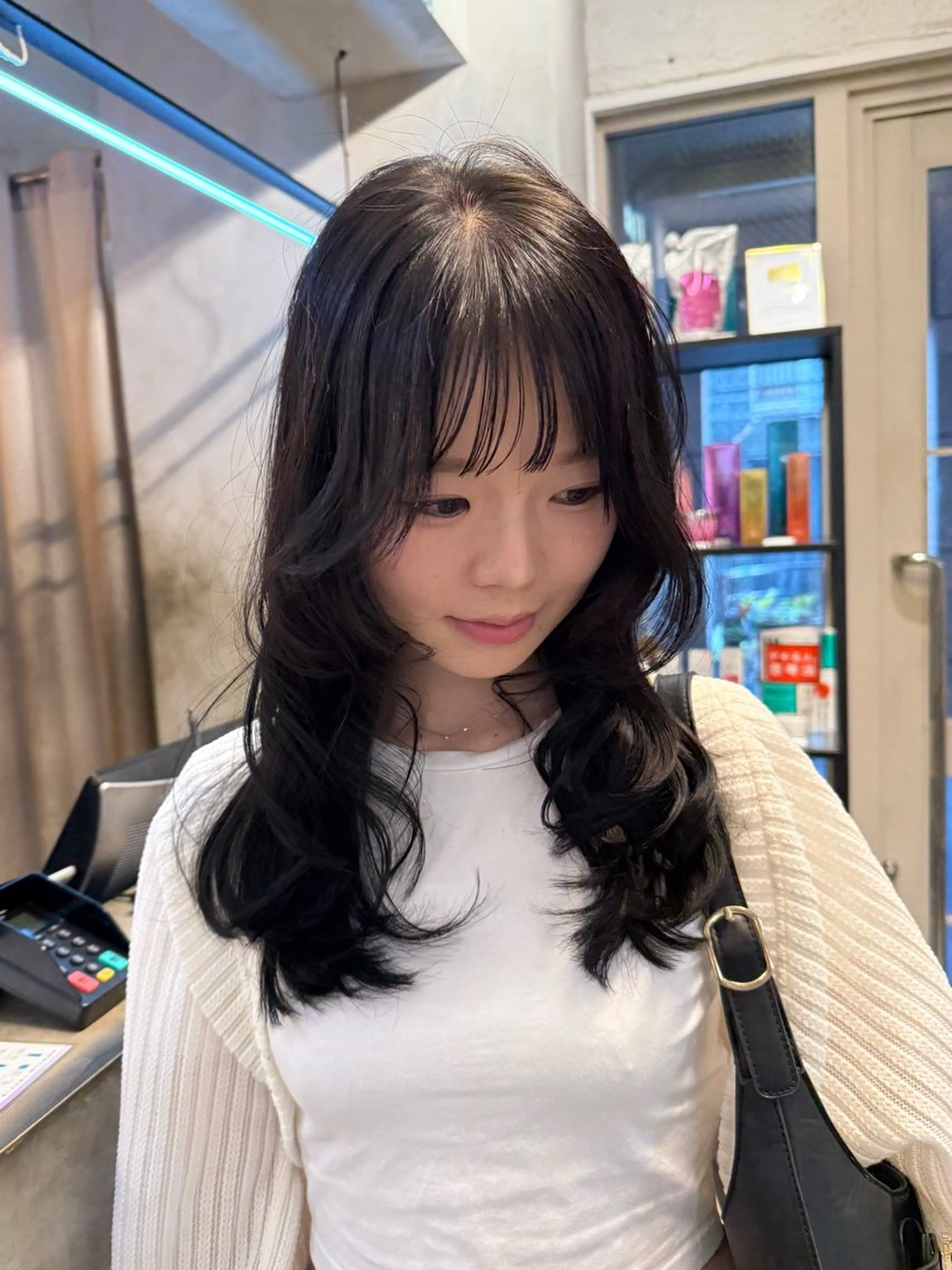 セミロング カラー ミルクティー× グレージュMOMOのヘアスタイル