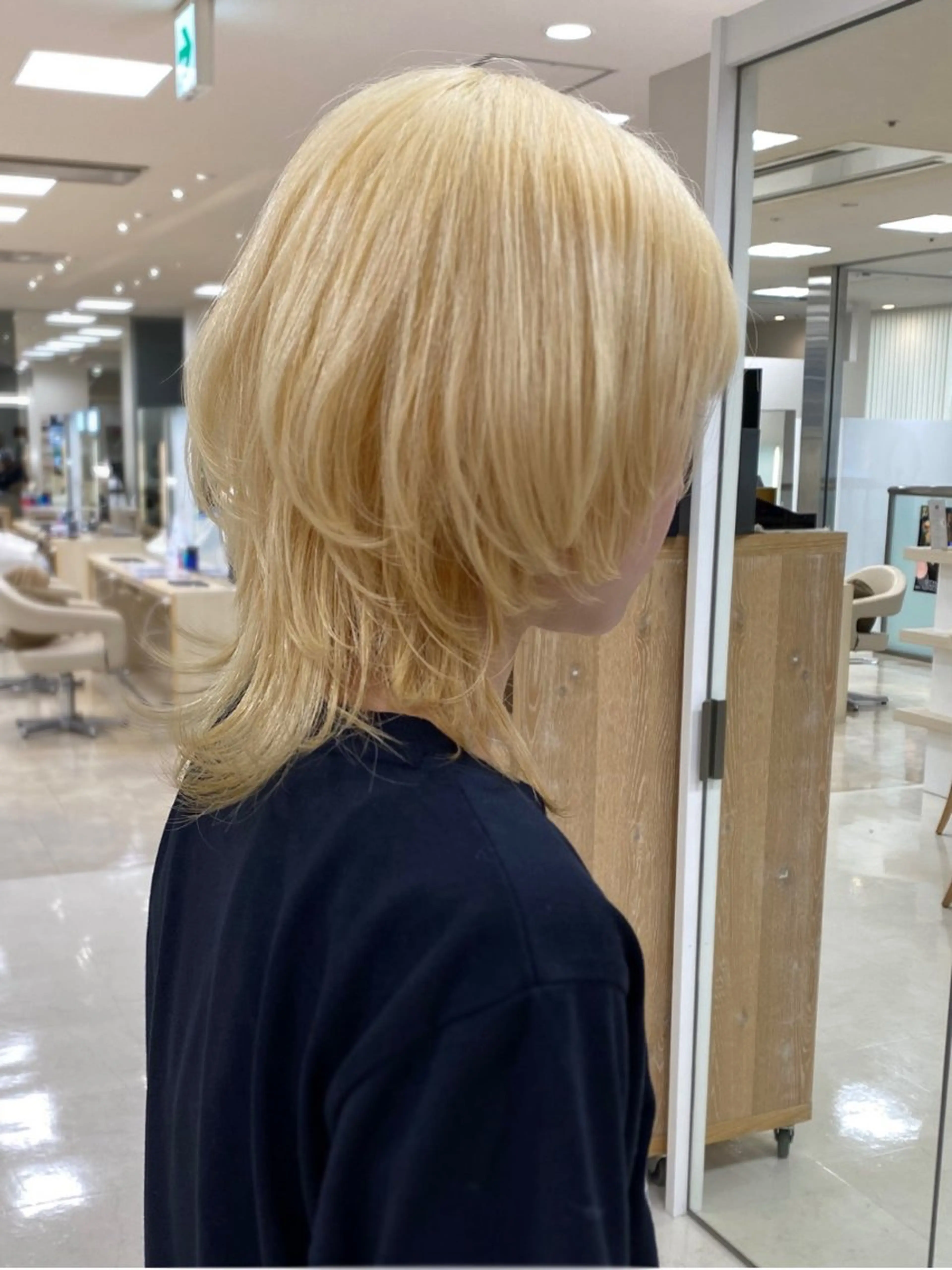 ミディアム カラー ブロンド ウルフカット 銀座メンズNo1🦚 ブリーチ🌿レイヤーのヘアスタイル