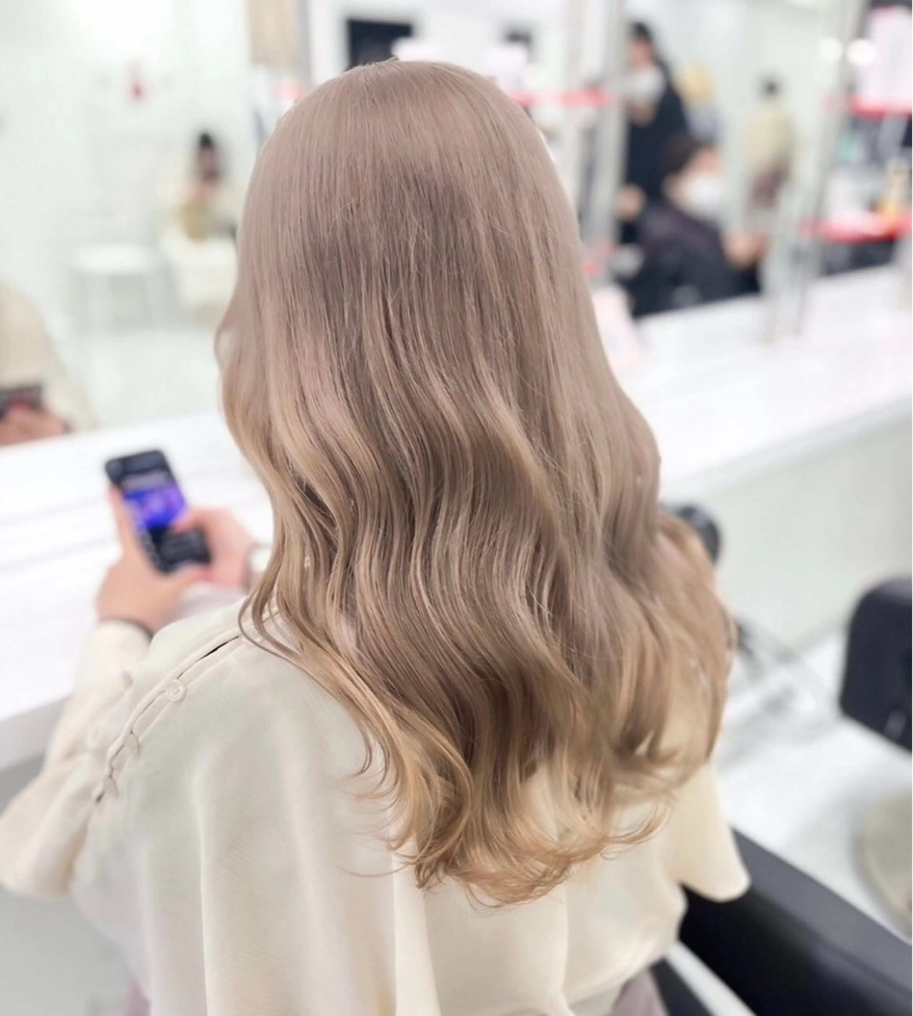 セミロング カラー ヘアアレンジ ヘアカラー 🩵ダメージレス艶感 ハイトーン🩷のヘアスタイル