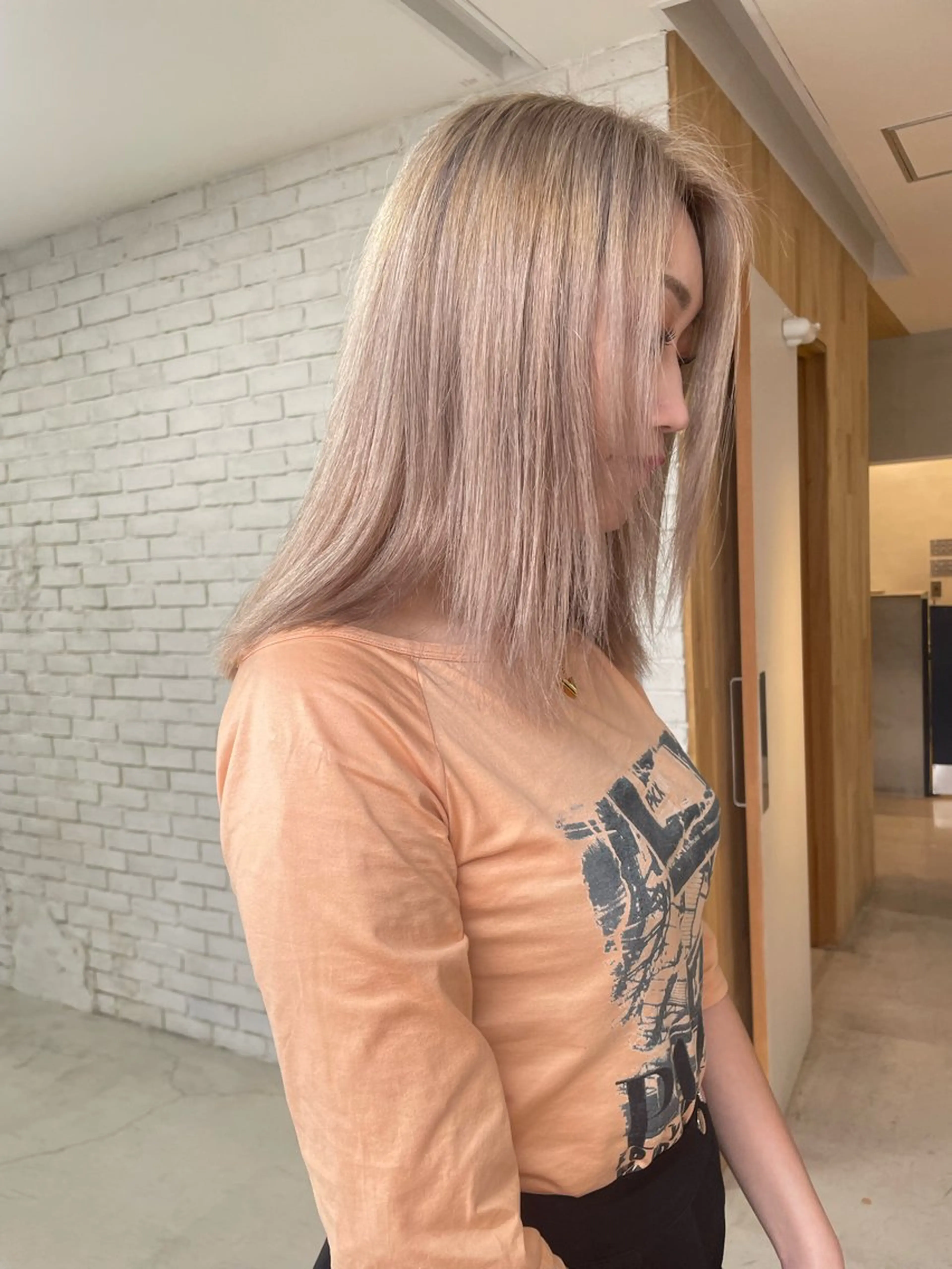 セミロング カラー ヘアカラー 艶ハイトーン👑♡ NATSUKIのヘアスタイル