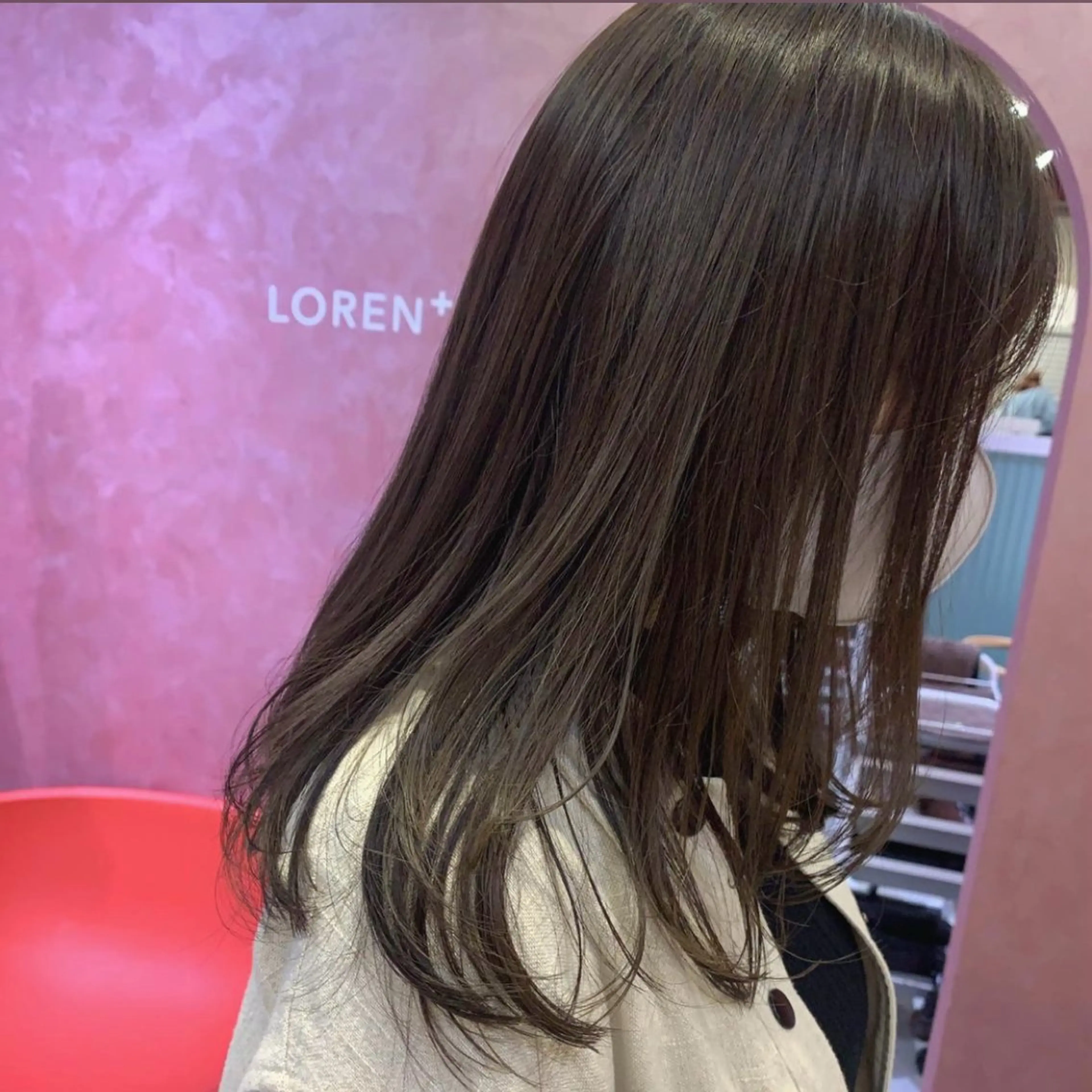 カラー LOREN ちひろのヘアスタイル