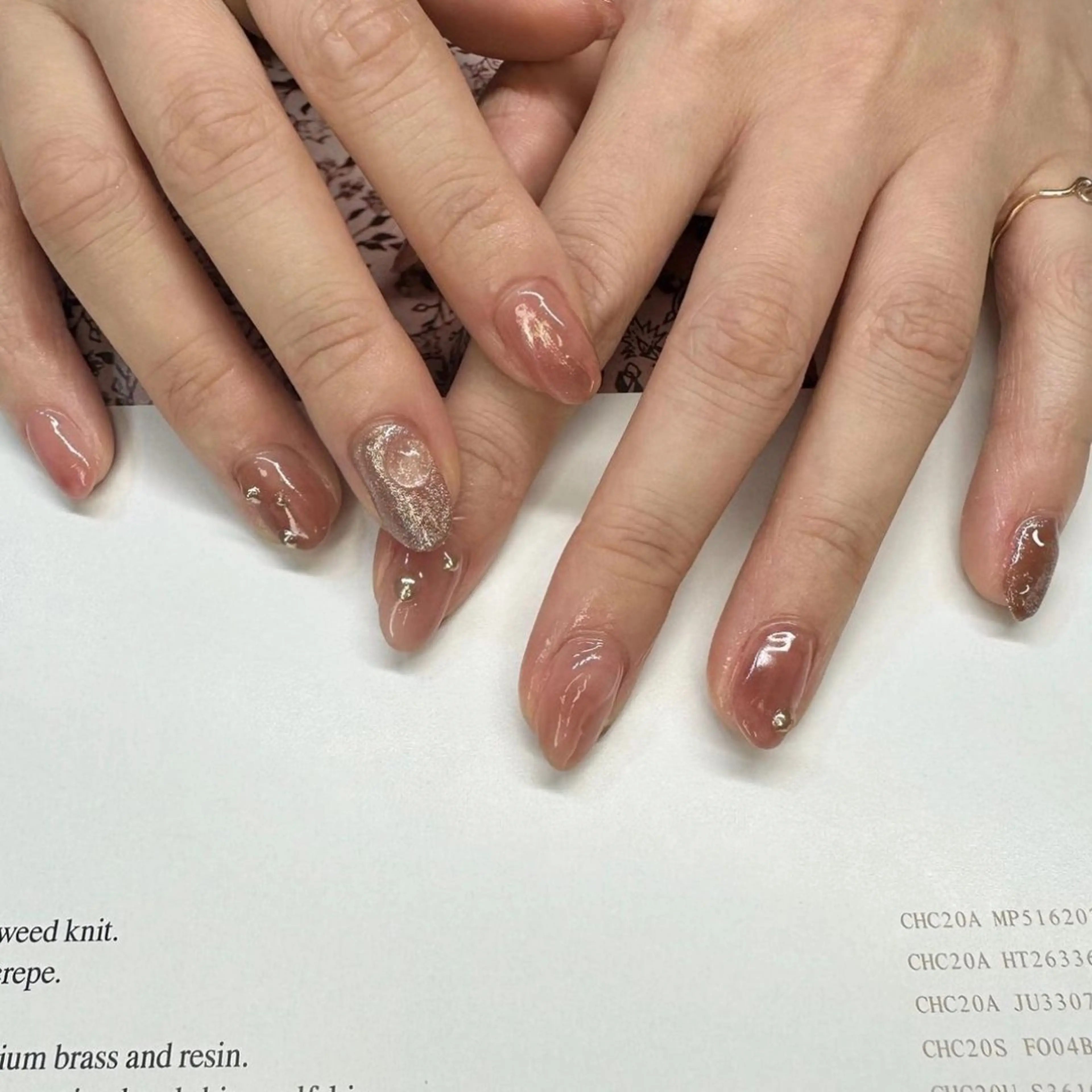 ネイル ブラウン クリアネイル 氷ネイル・うるうるネイル 韓国ネイル マグネットネイル 🪞KAPE NAIL 🪞のネイルデザイン