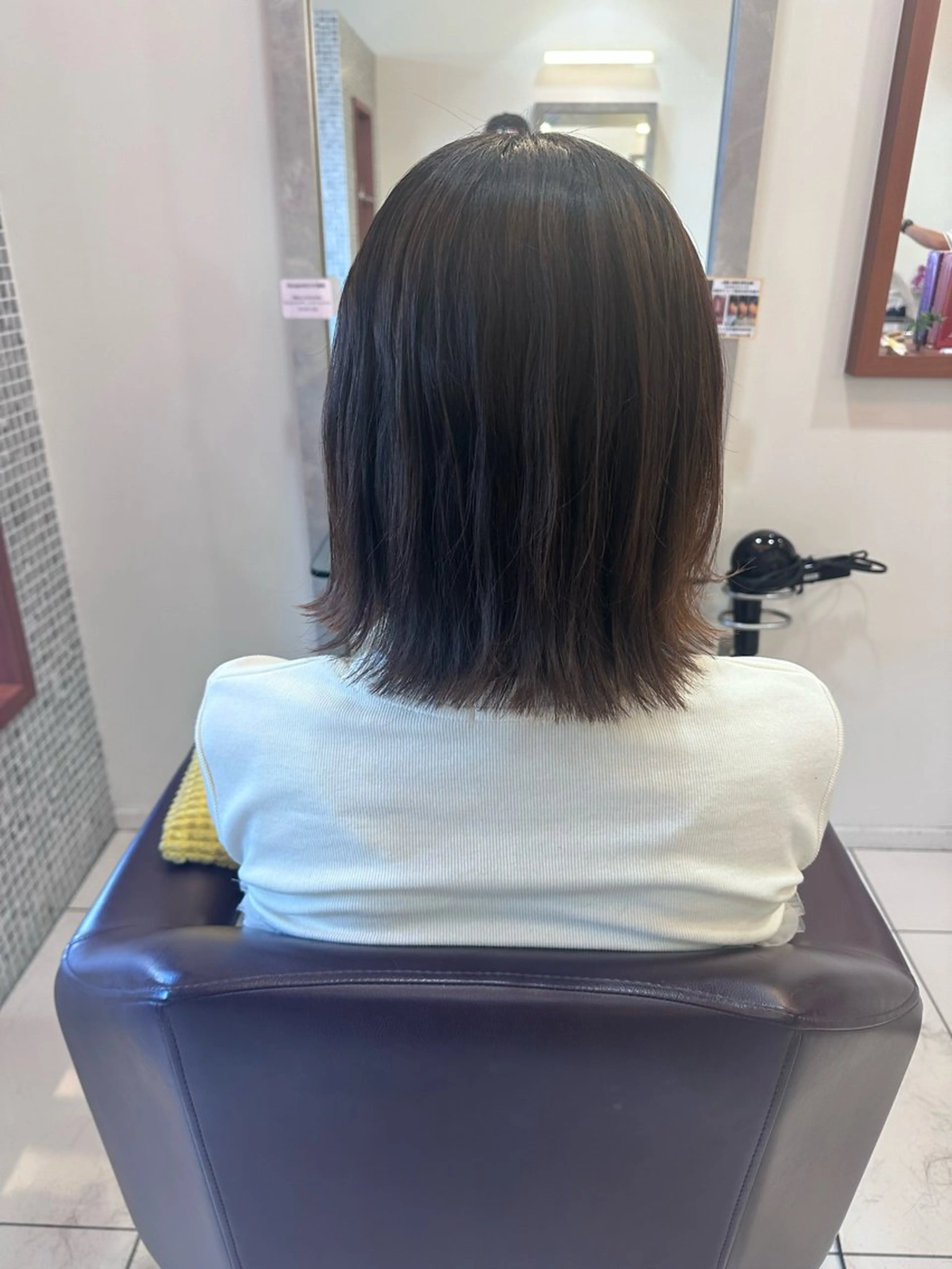 ミディアム 切りっぱなしボブ ボブ 外ハネヘア knot所属・石井 麻鈴のヘアスタイル