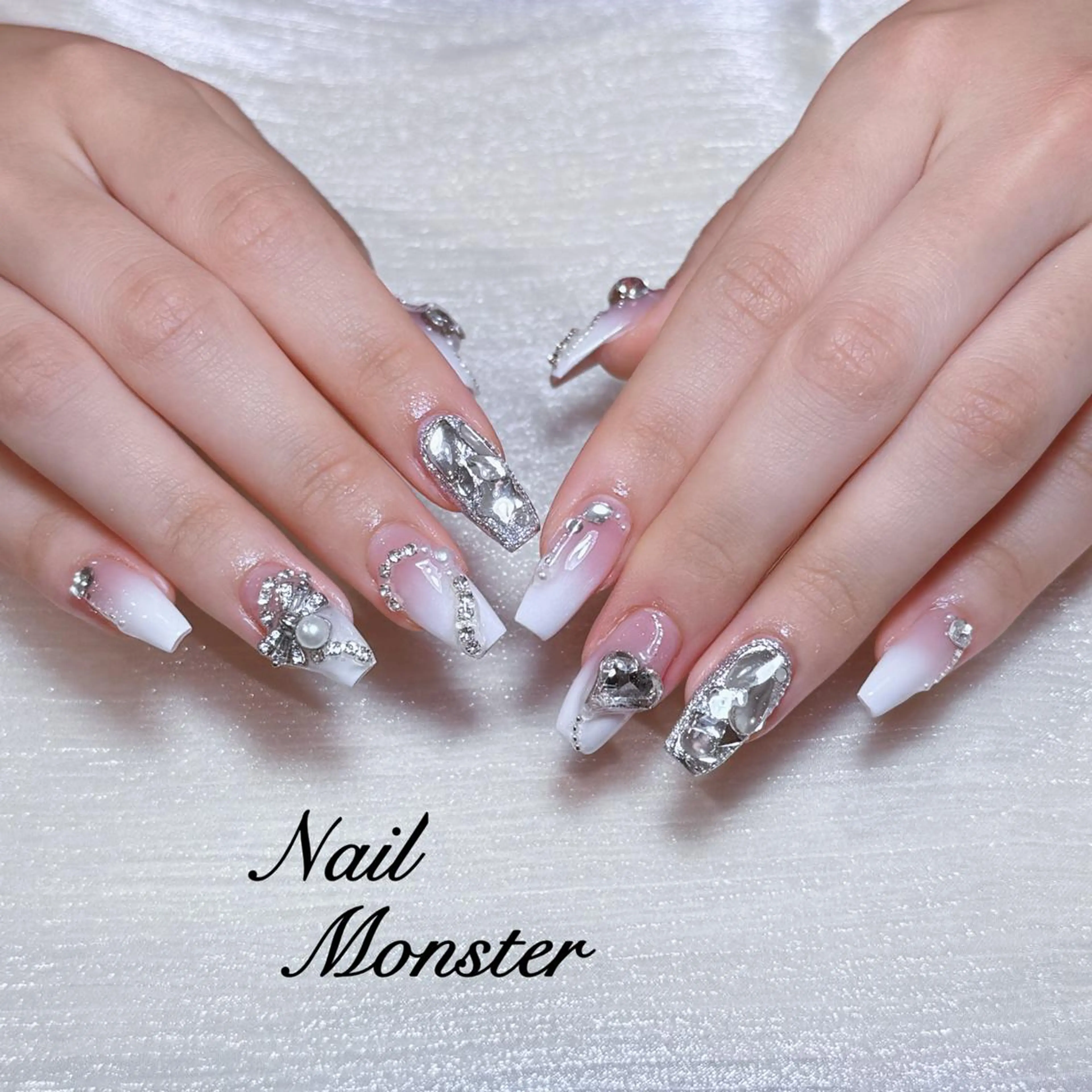 ネイル アートネイル オーロラネイル ガーリー キラキラネイル 韓国ネイル ハンドネイル ハンドケア Nail Monsterのネイルデザイン