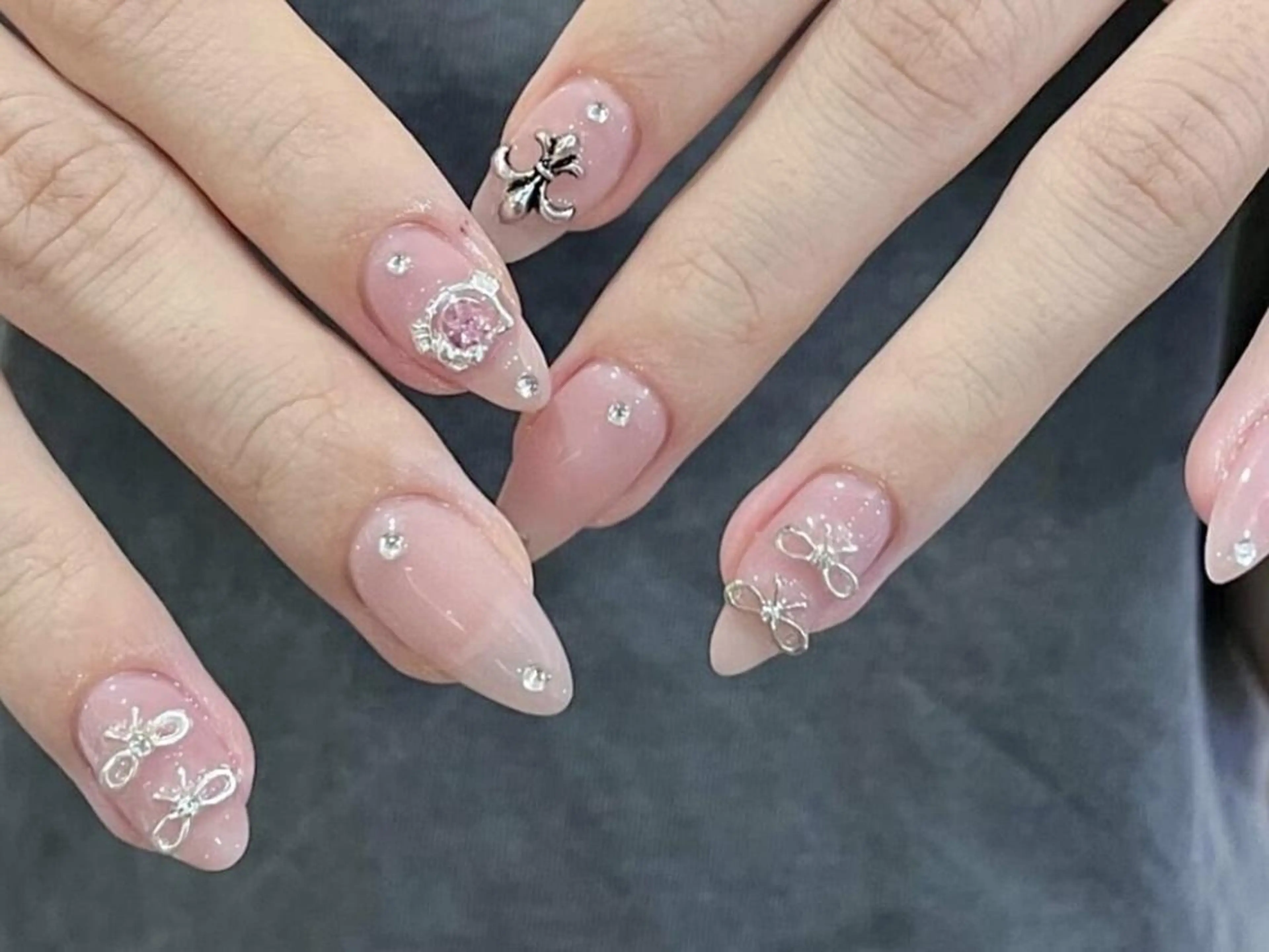 ネイル アートネイル 持ち込み Shis_🦄shi 韓国風キラキラネイルのネイルデザイン