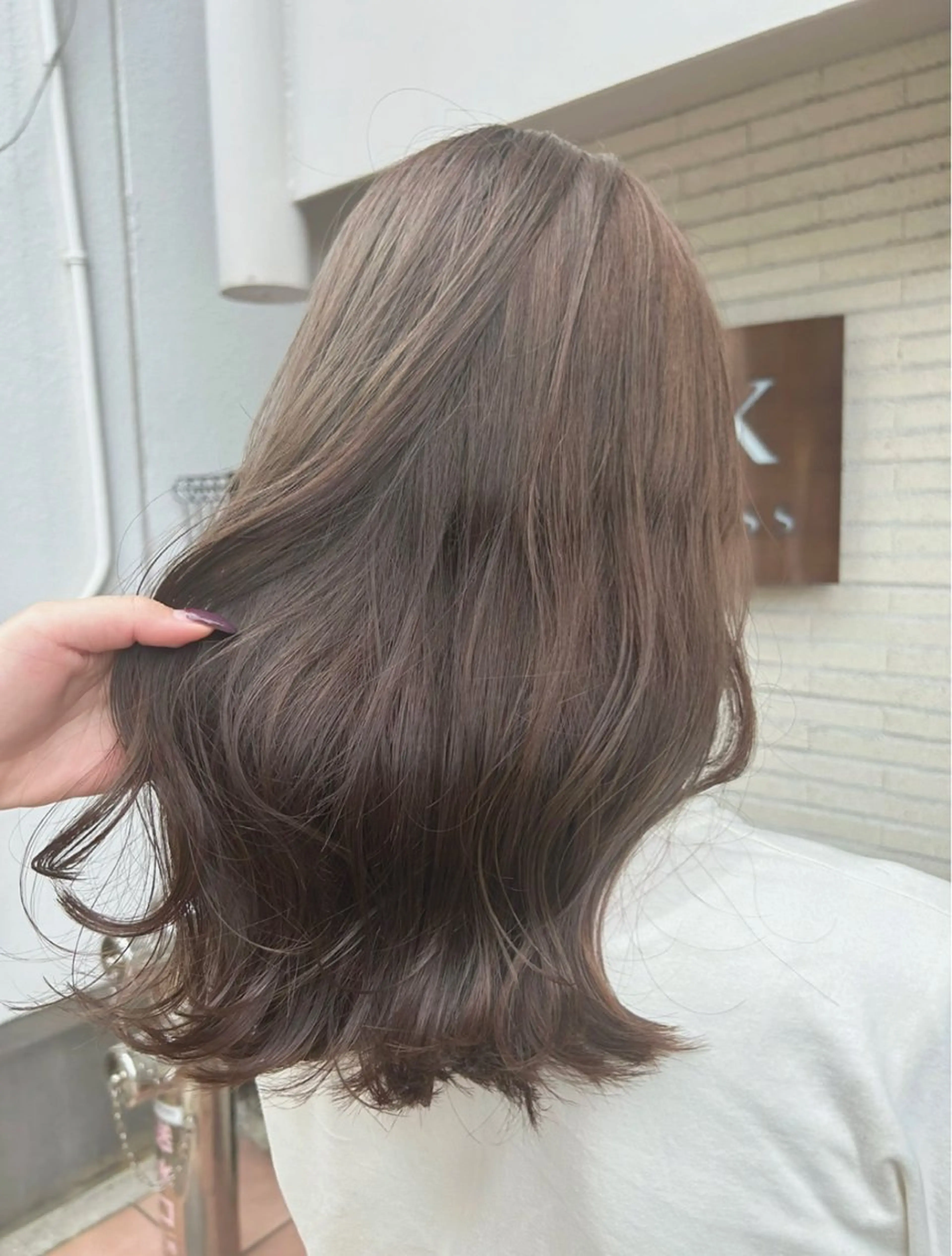 ミディアム NANAMI/透け感 /グレージュのヘアスタイル