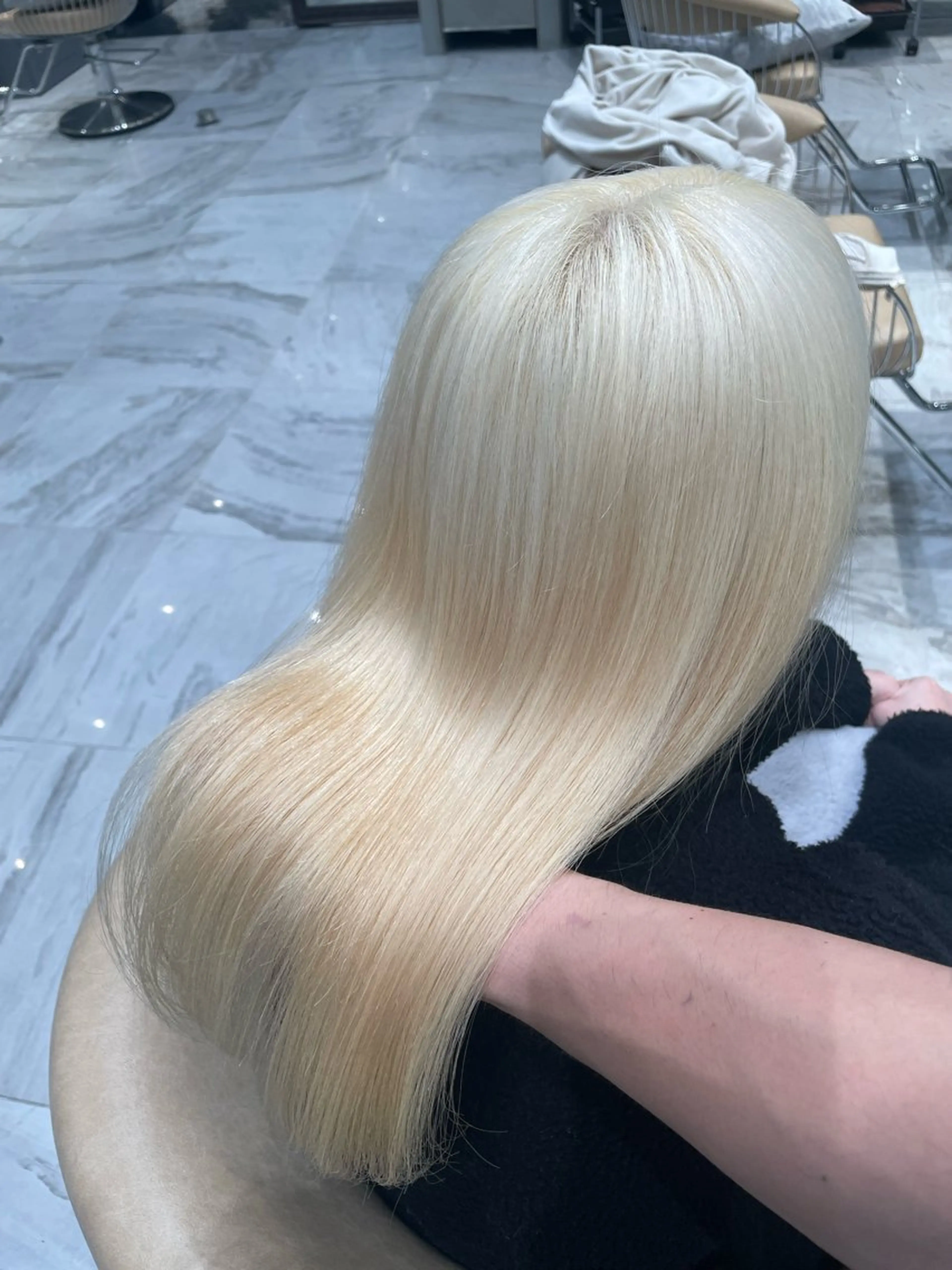 カラー ブリーチ 抜きっぱなしブロンド 🥇KEN /人気指名殺到中‼️のヘアスタイル
