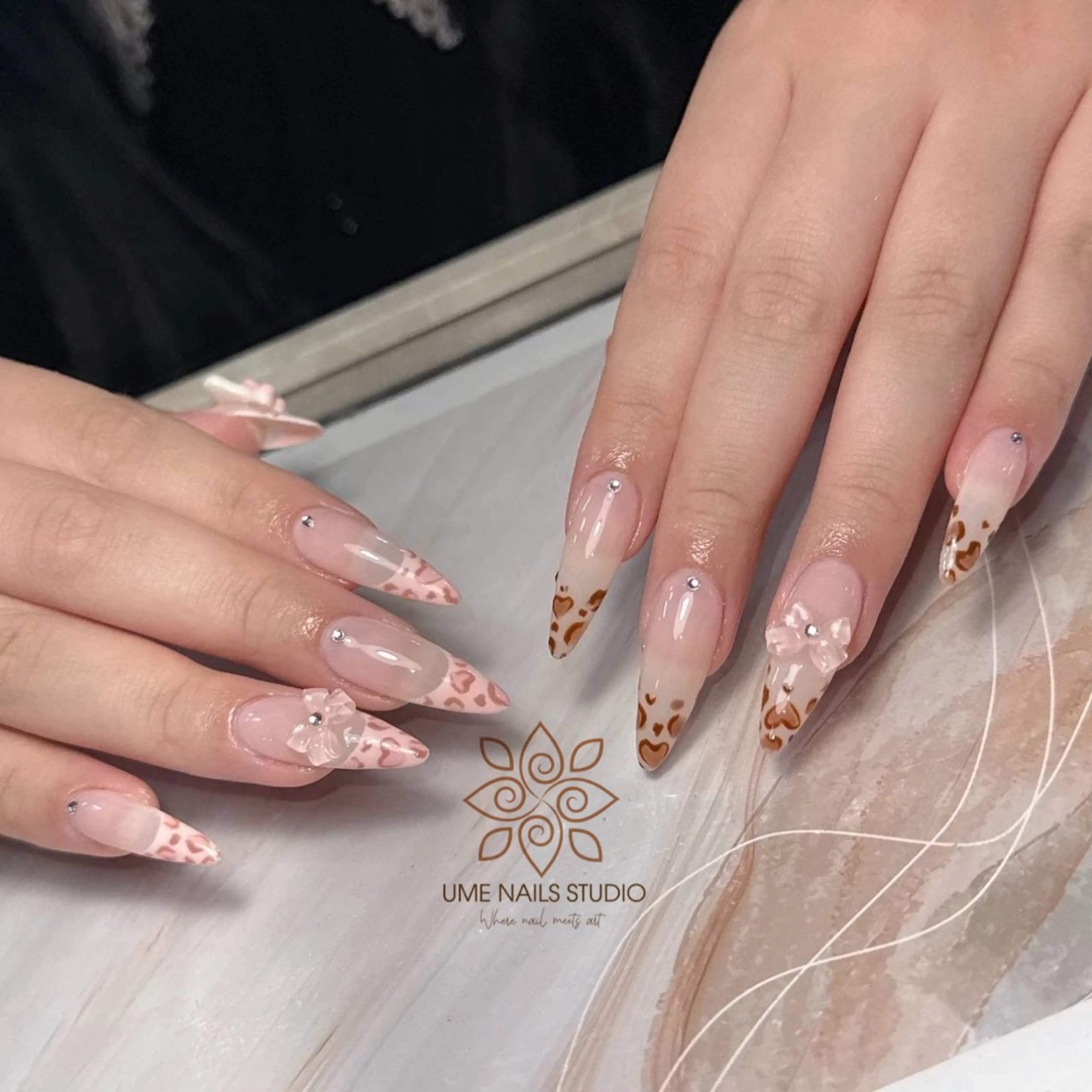 ネイル チークネイル クリアネイル ガーリー キラキラネイル 韓国ネイル ハンドネイル Ume Nail Studioのネイルデザイン