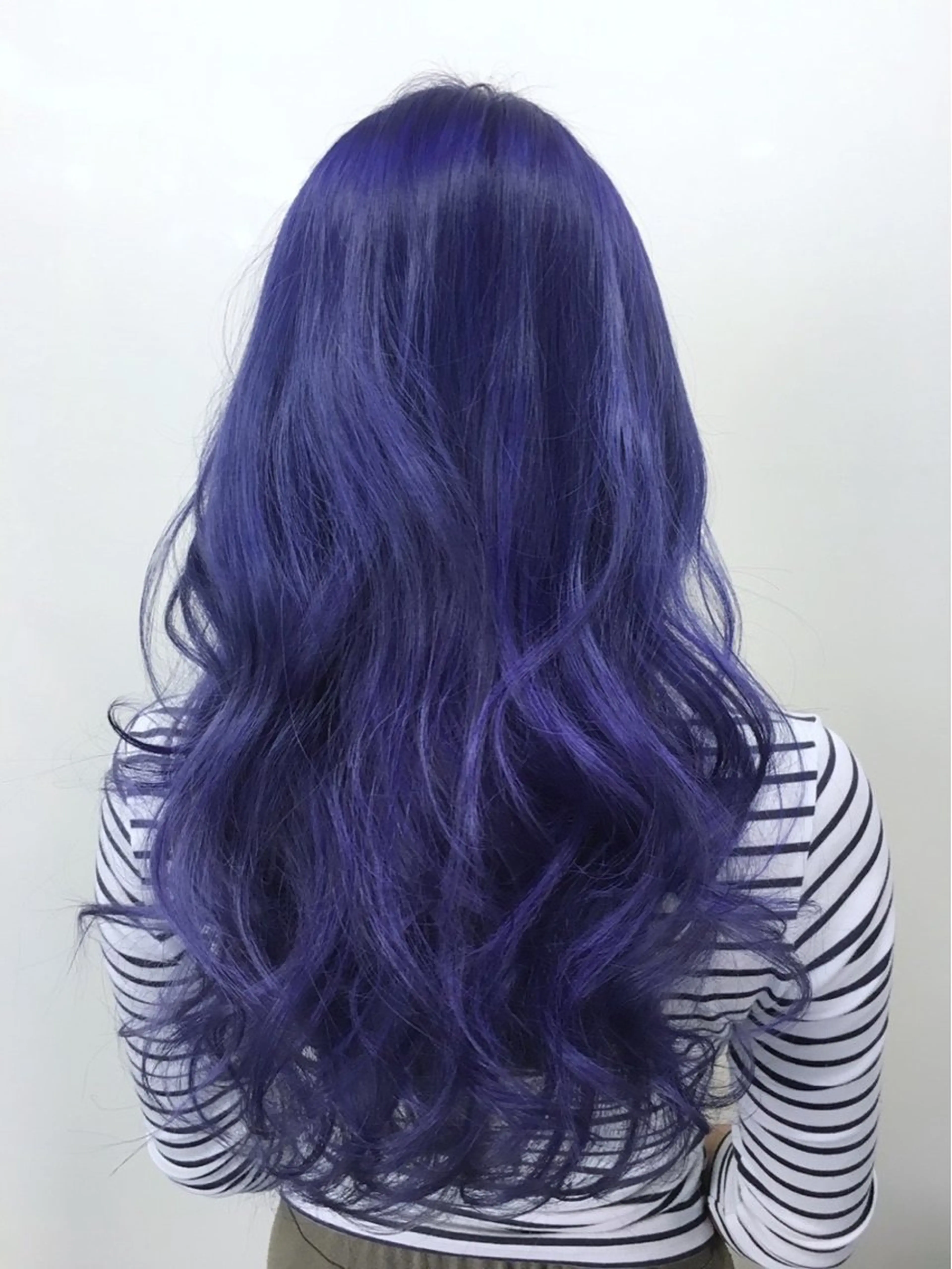ロング カラー アッシュ パープルカラー パープルアッシュ カット ヘアカラー トリートメント Tee’s ケアブリ ーチ　ハイライトのヘアスタイル