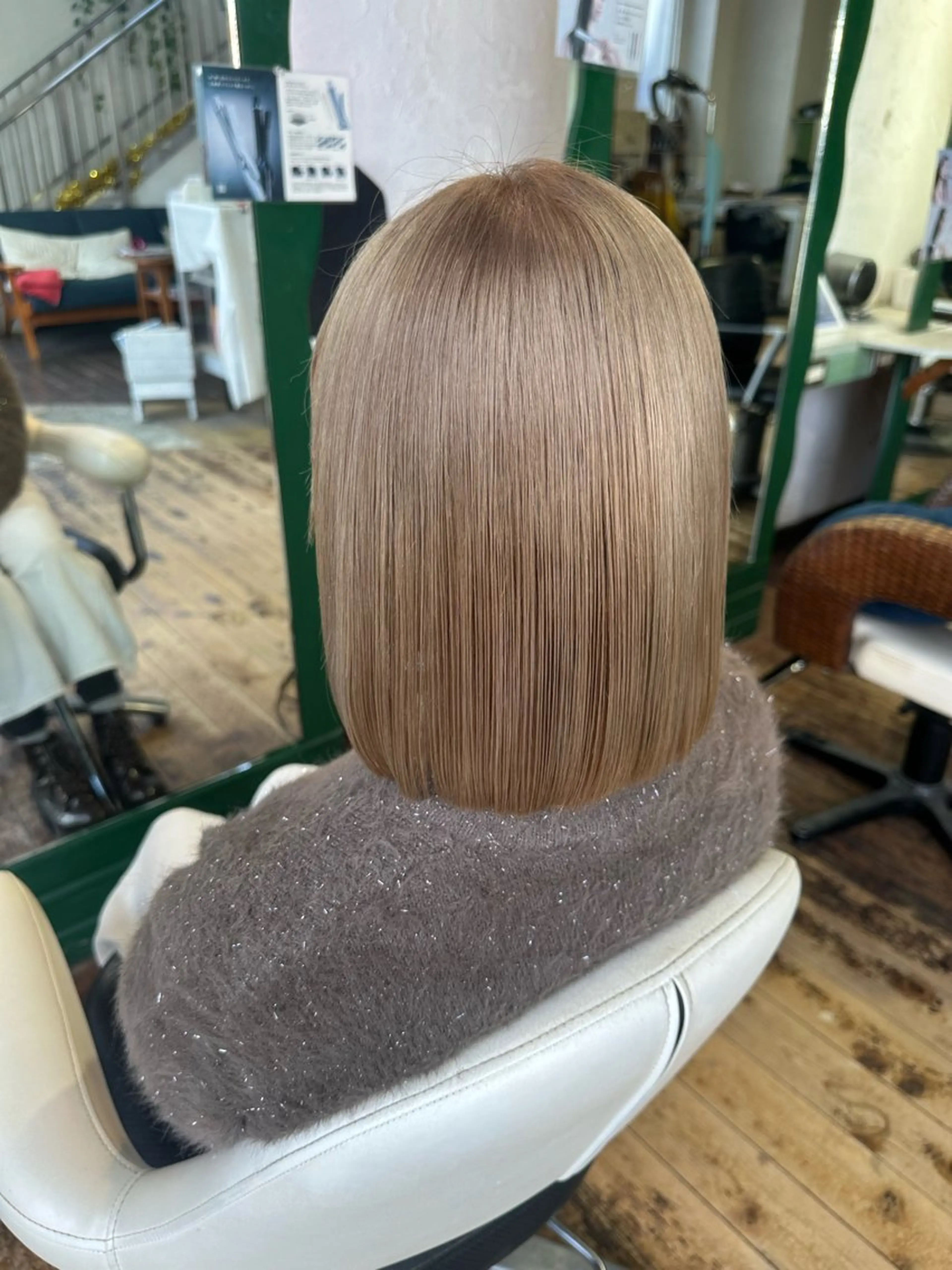 カラー indigo blue所属・indigo/ Minamiのヘアスタイル