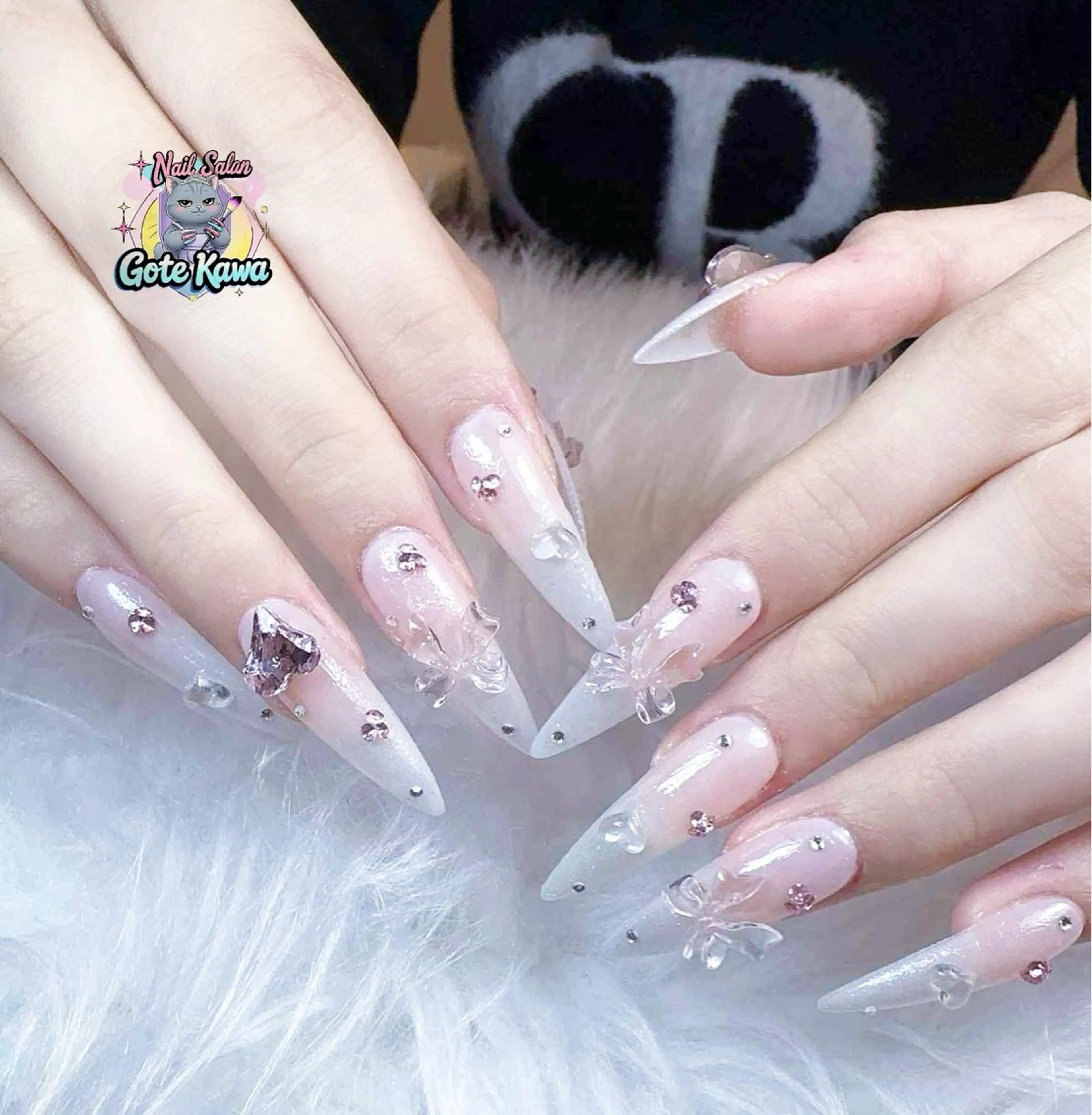 ネイル アートネイル 長さ出し キラキラネイル ピンク リボン ハンドネイル ハンドケア GOTE KAWA Nail Salon(ゴテかわ)所属・Gote Kawa nail salonのネイルデザイン