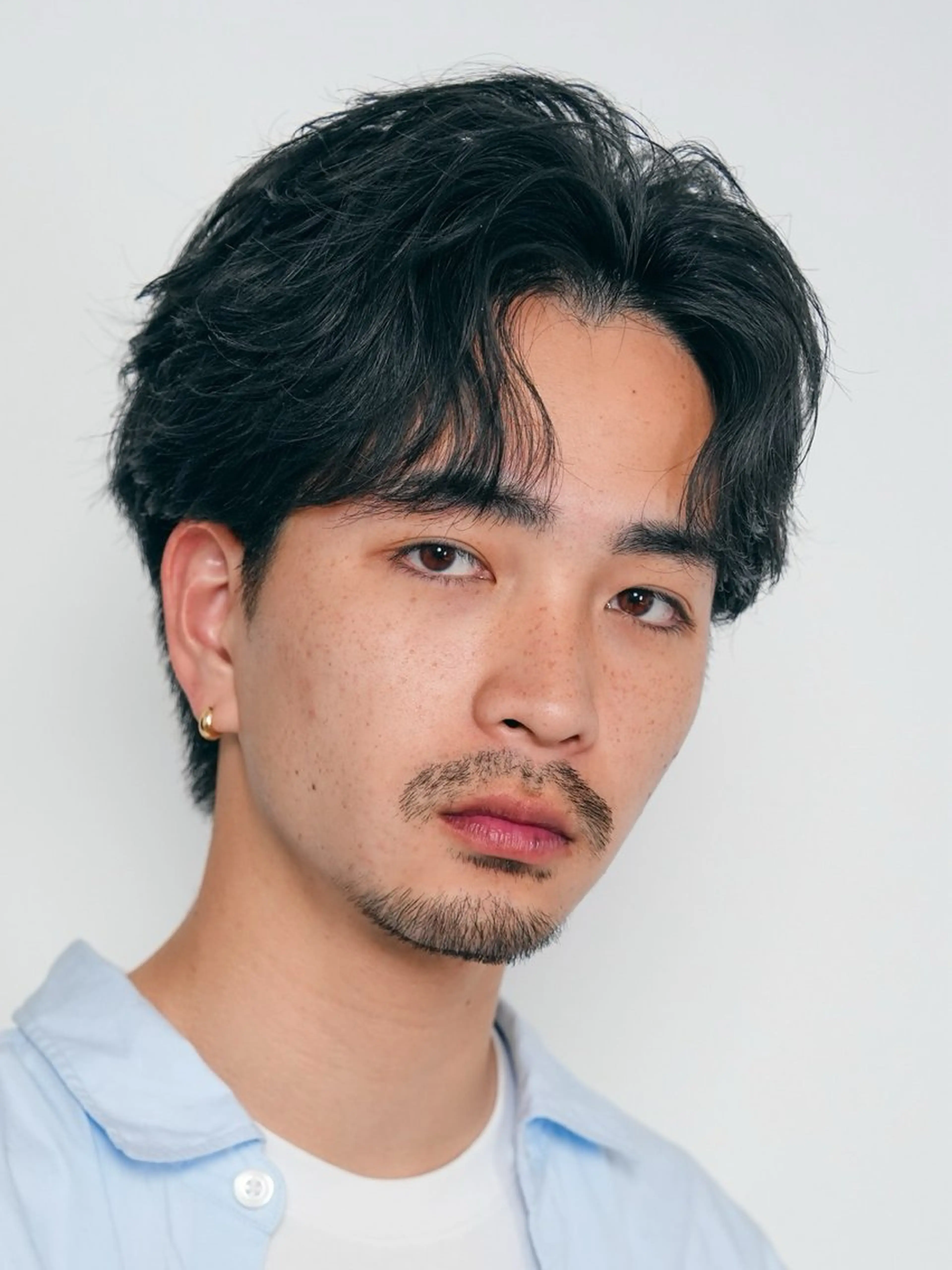 パーマ メンズ センターパート フェザーパーマ メンズパーマ カット パーマ fifth 原宿 波巻きパーマイノウエのヘアスタイル
