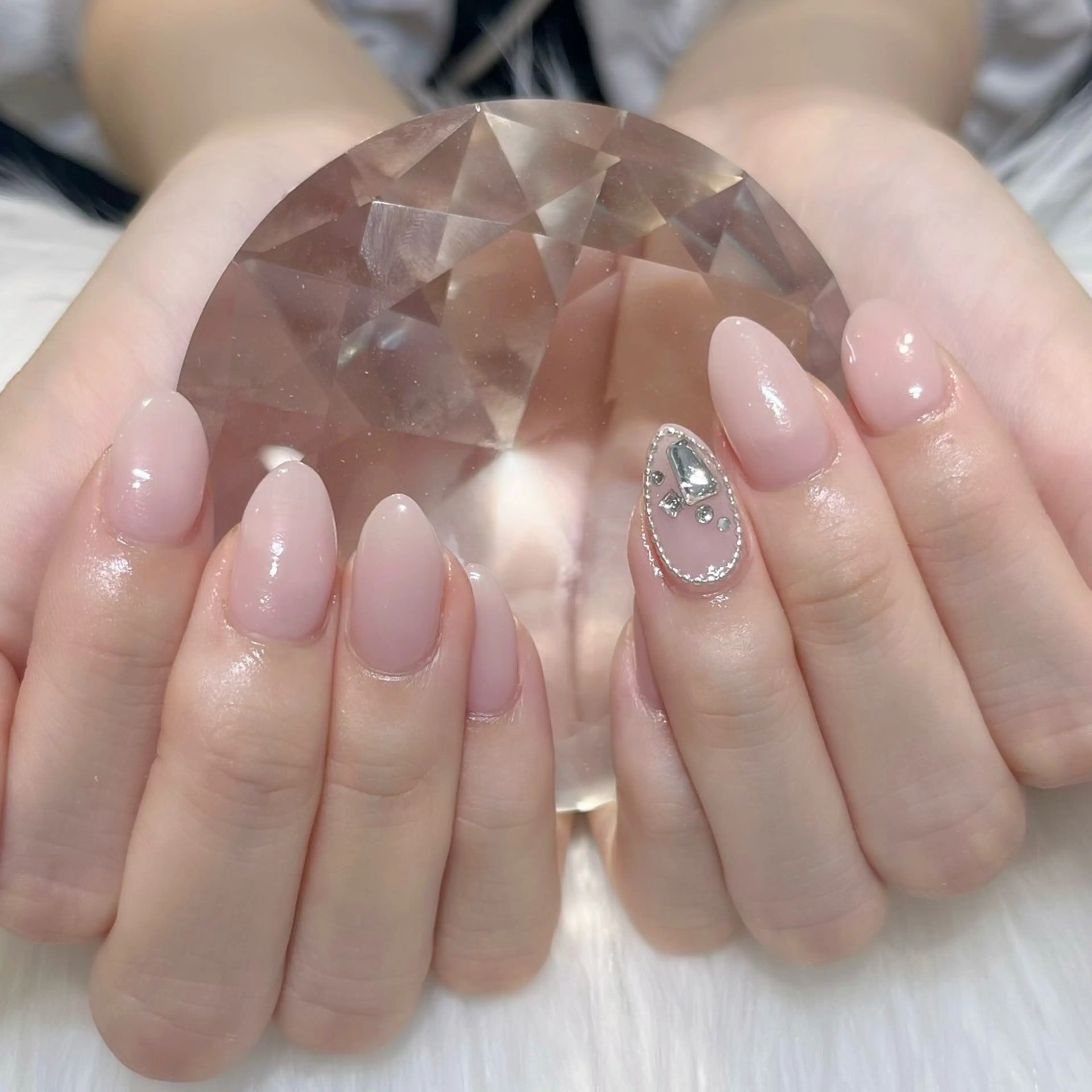 ネイル アートネイル ガーリー 韓国ネイル 持ち込み ワンホンネイル ハンドネイル KOKONA 🎀のネイルデザイン