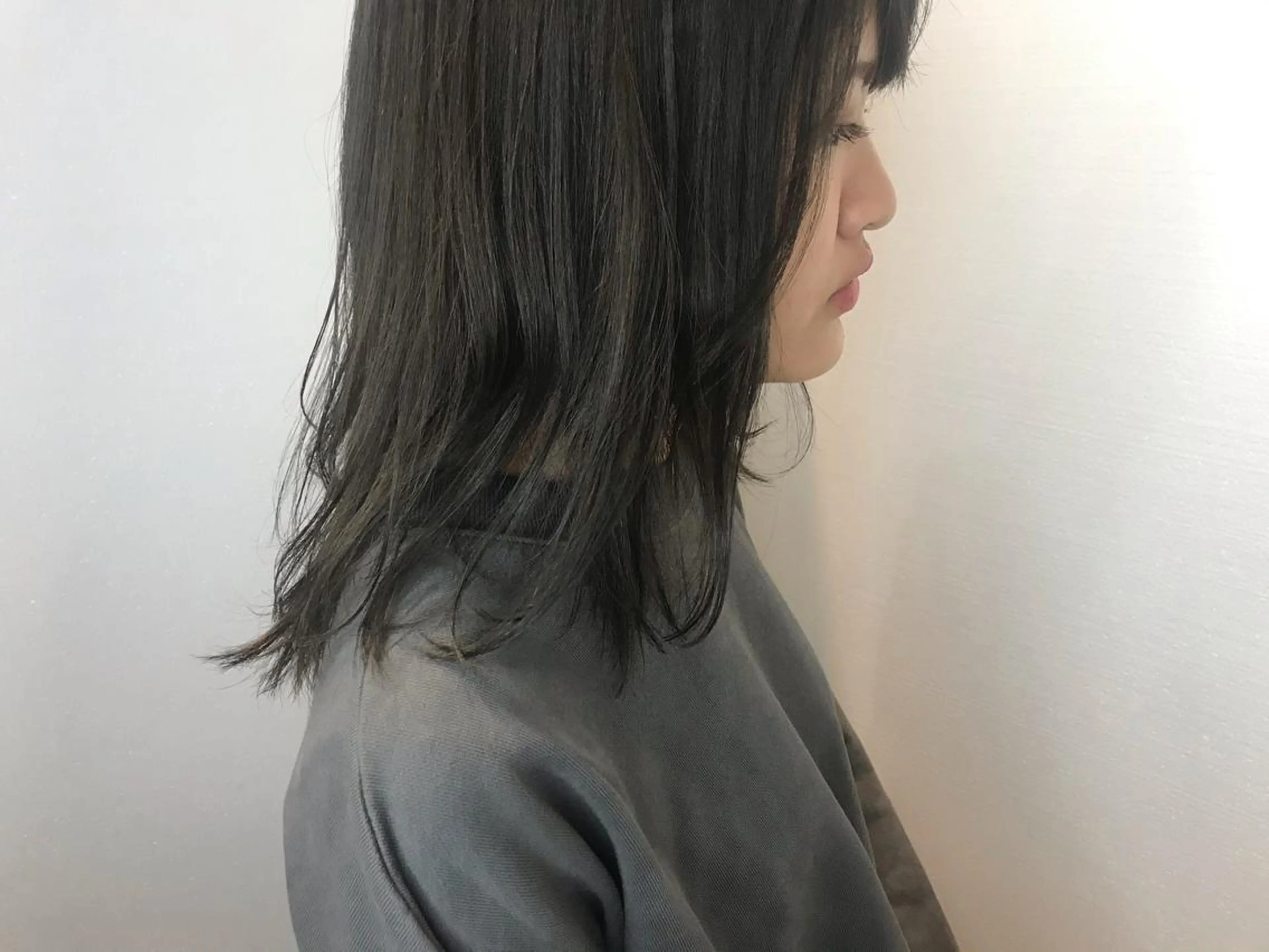 セミロング カラー イルミナカラー 【Uneユヌ】菊地 春那のヘアスタイル