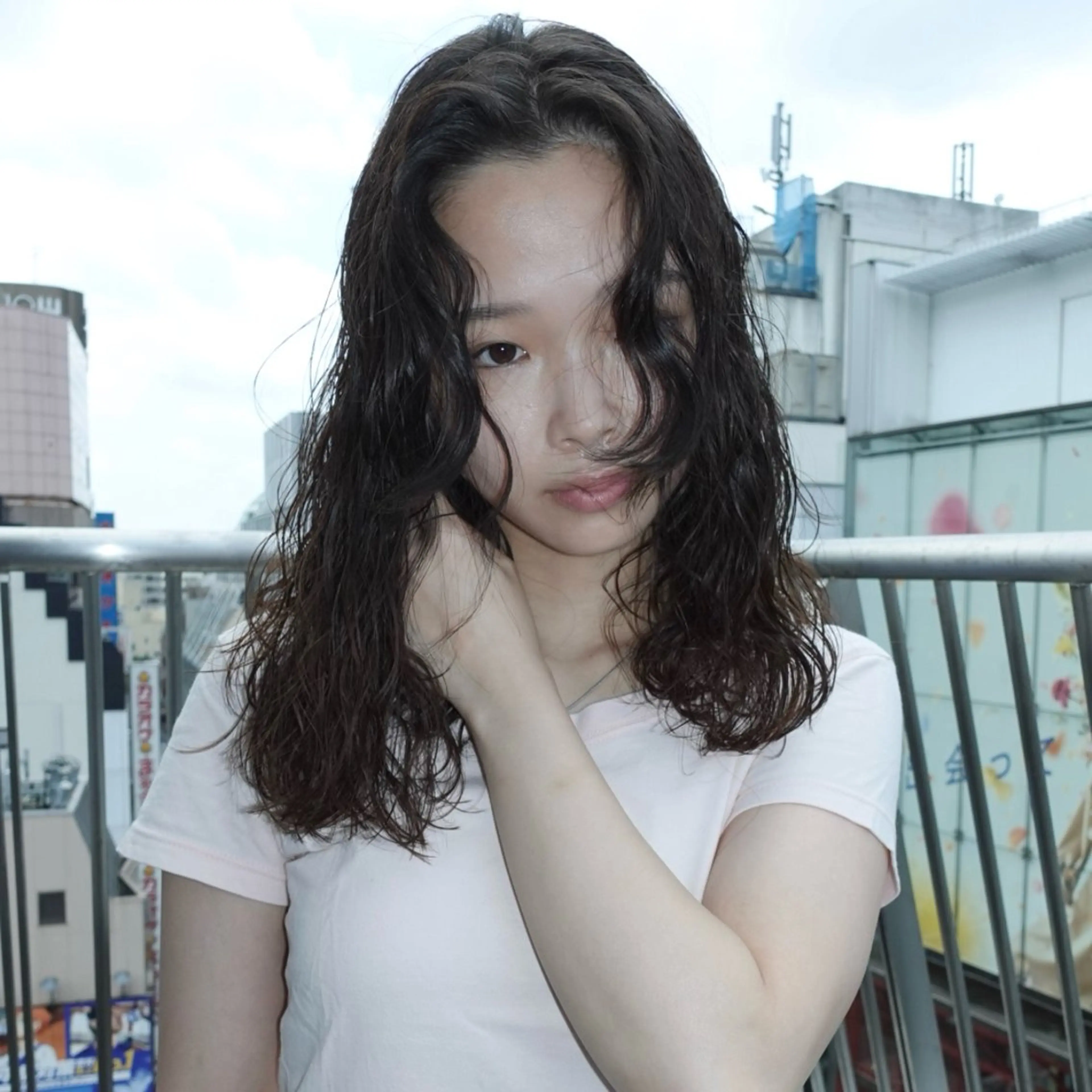 ロング パーマ 顔まわりレイヤー ハッシュカット ハイレイヤー 韓国風ヘア レイヤーカット 似合わせカット レイヤーカットのヘアスタイル