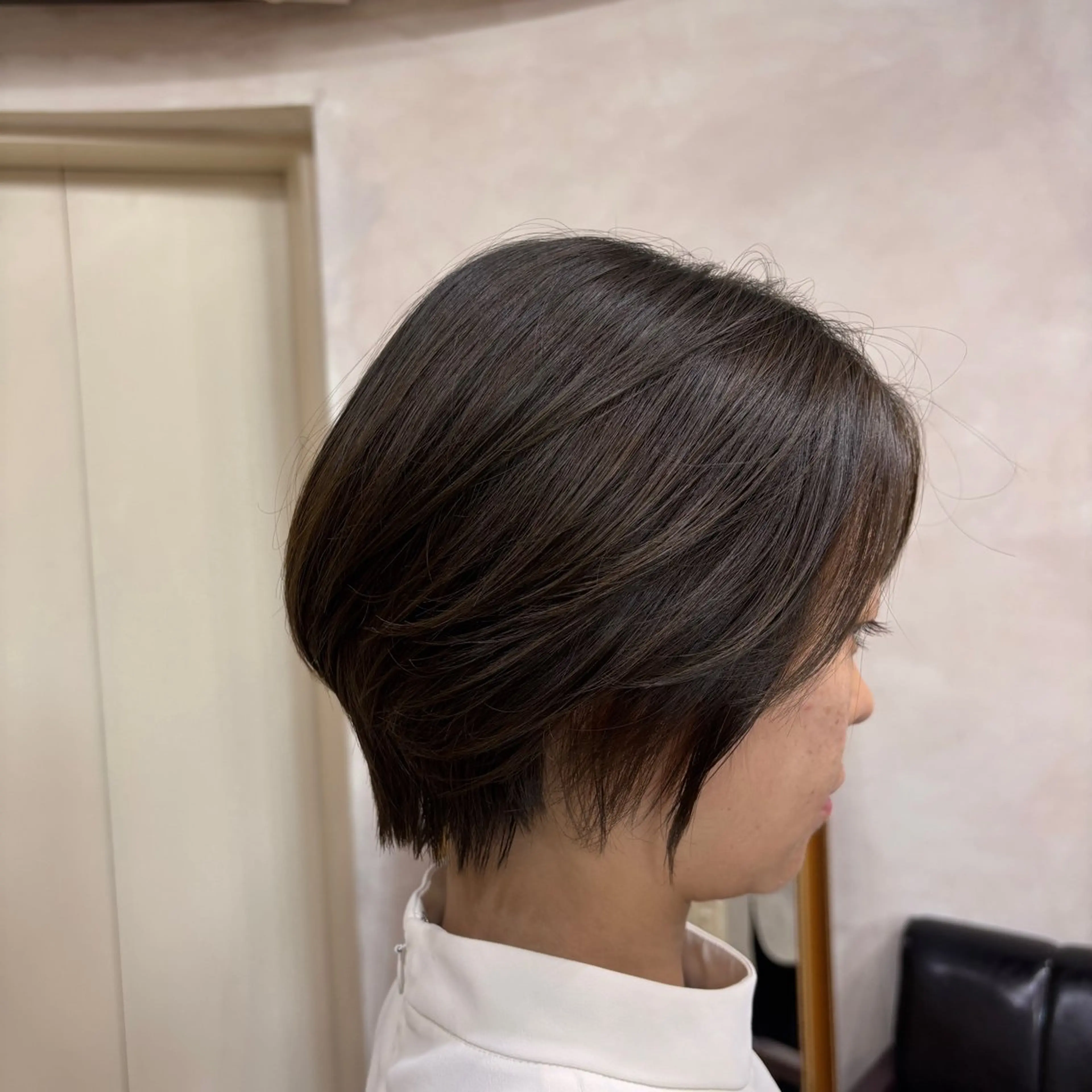 ショート くびれヘア レイヤーカット ショートヘア 小顔ショート🦋 八巻ちさとのヘアスタイル