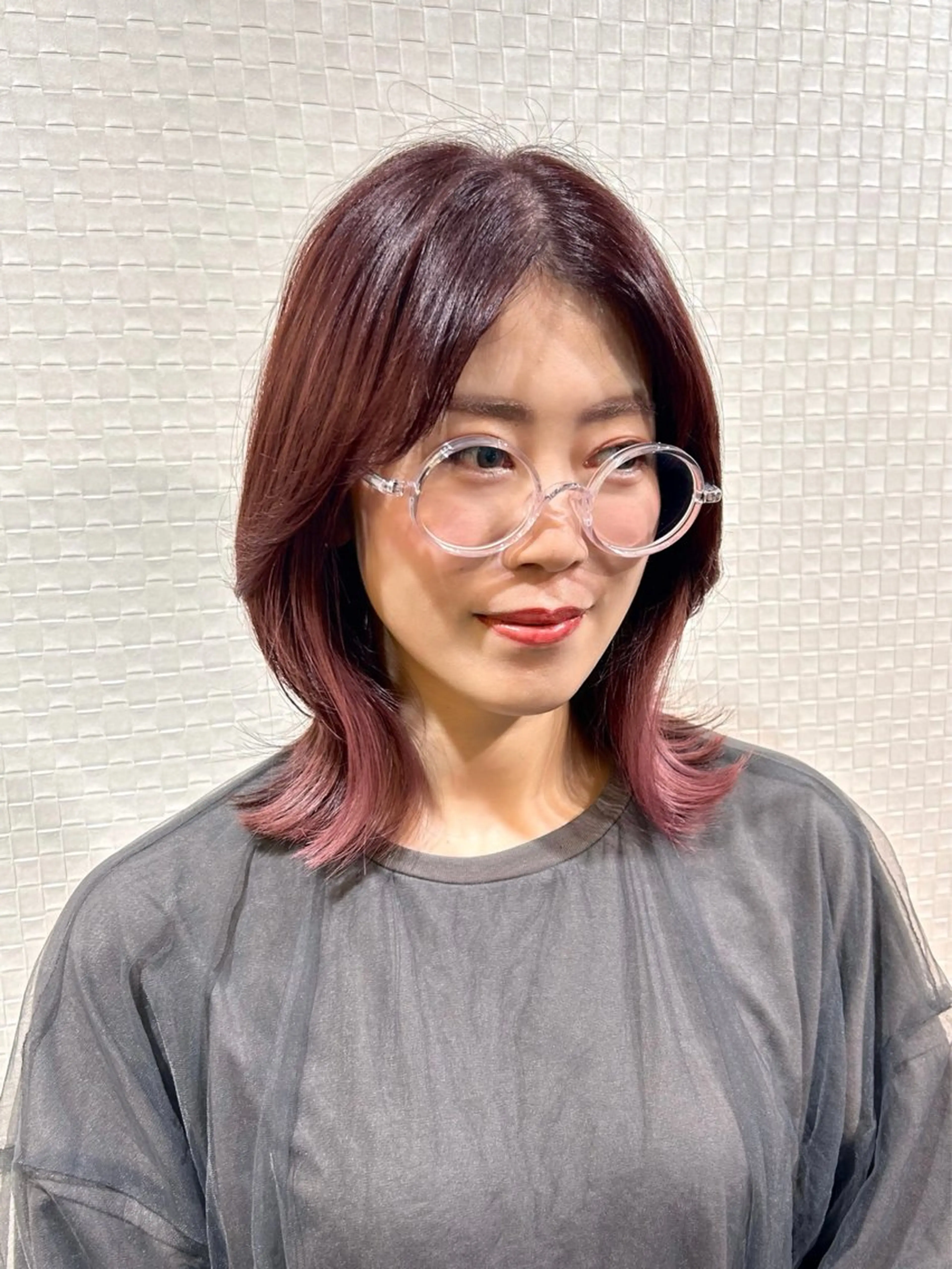 ミディアム カラー カシス インナーカラー ピンクカラー As hair所属・🌟かかりつけ美容師 🌟アスカのヘアスタイル