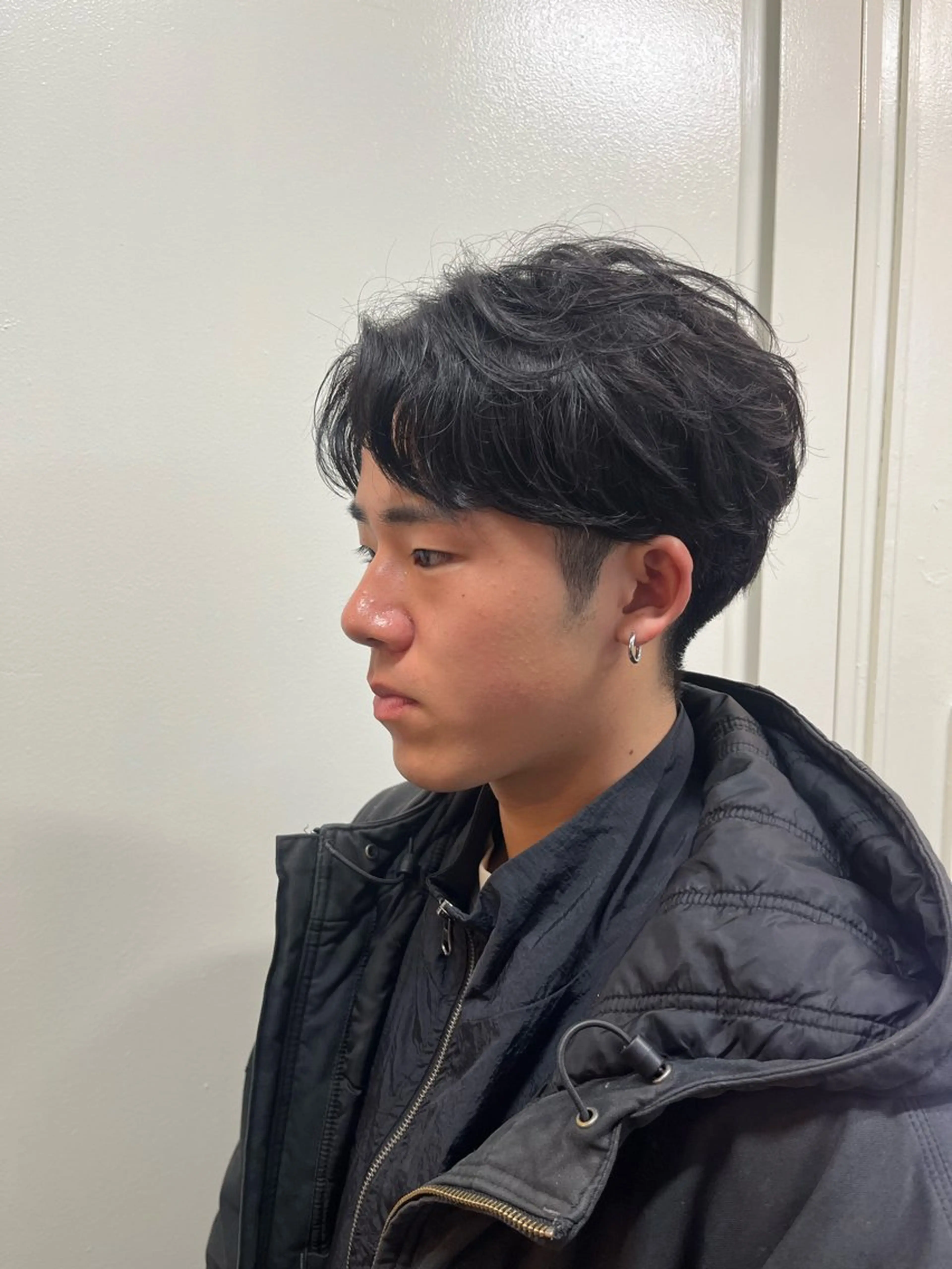 ショート パーマ メンズ フェザーパーマ メンズパーマ ショートヘア カット パーマ カルマ・ニュアンス パーマ　須田龍世のヘアスタイル