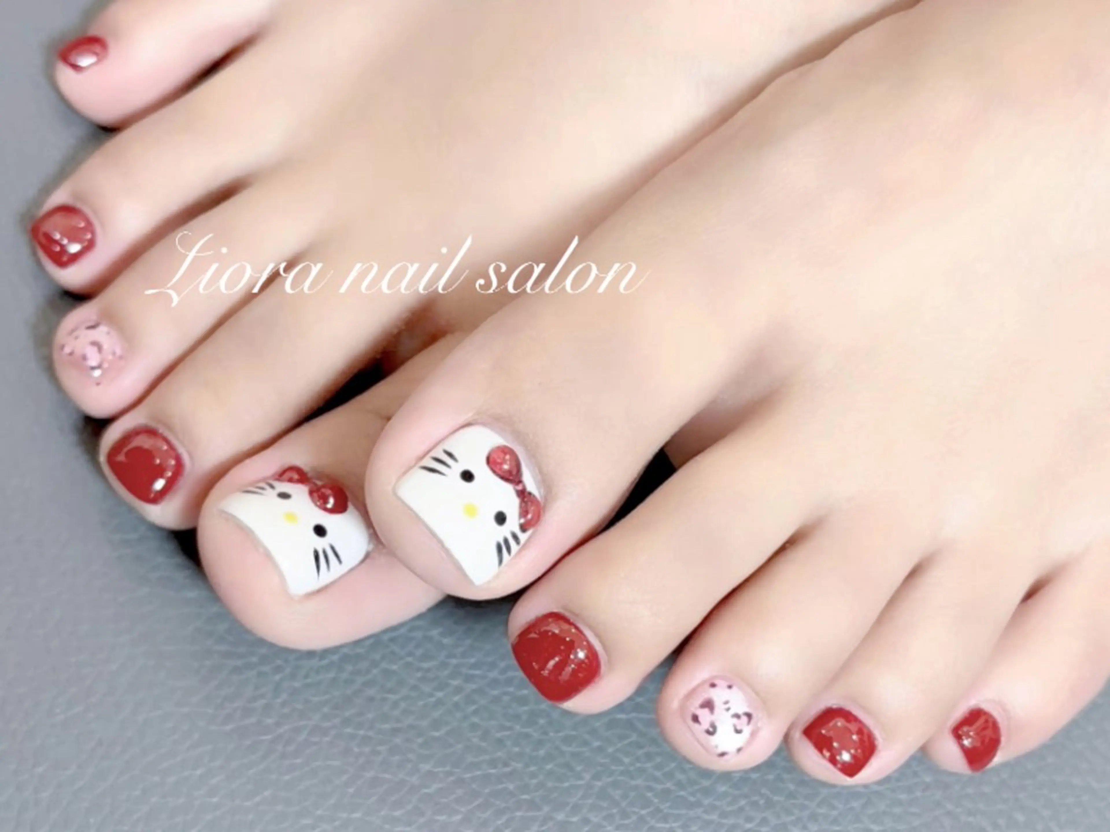 ネイル フレンチネイル ジェルネイル ガーリー グラデーション キラキラネイル フットネイル Liora ネイルサロン所属・Liora nail salonのネイルデザイン