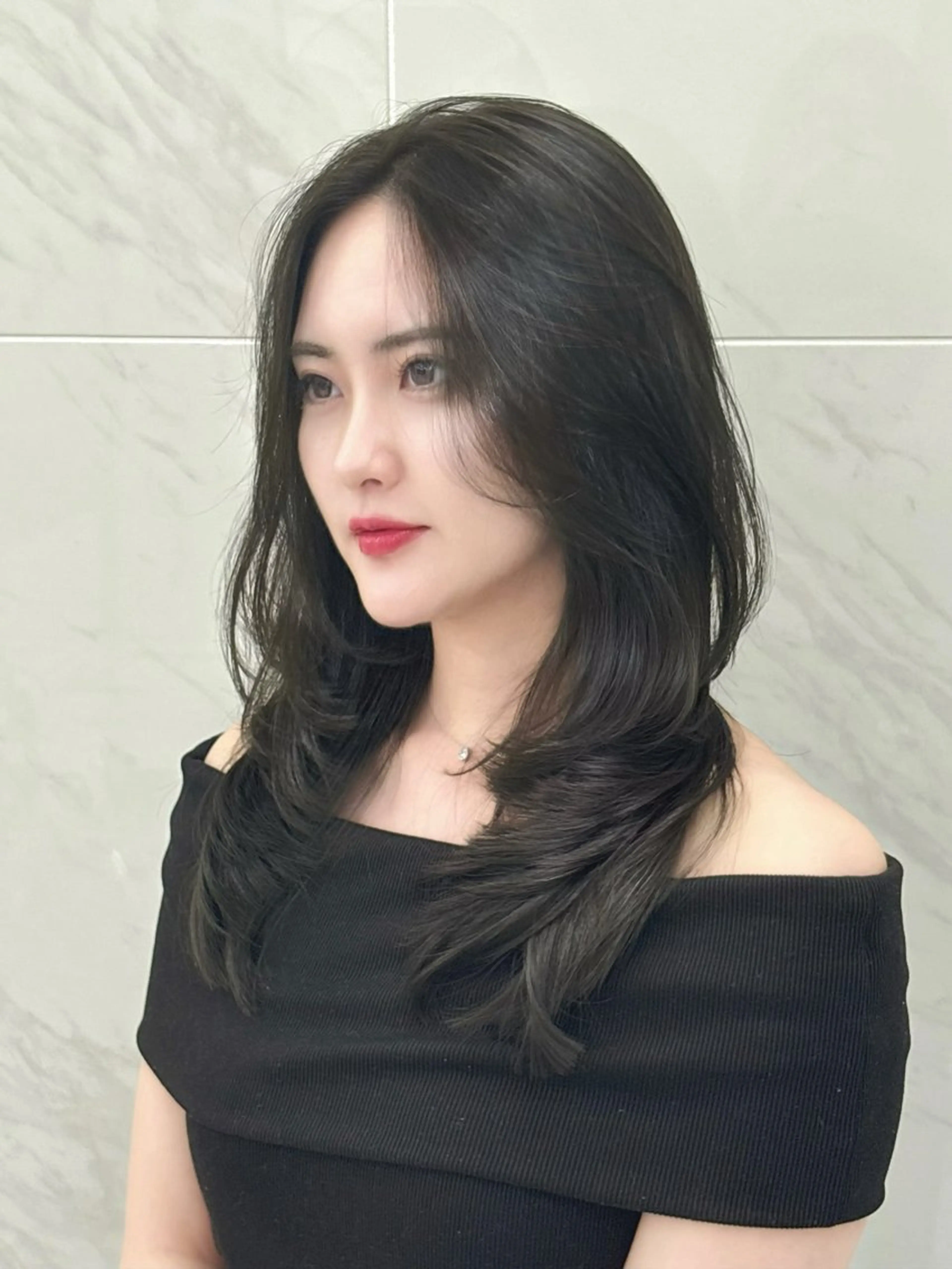 セミロング 臼杵 晴のヘアスタイル