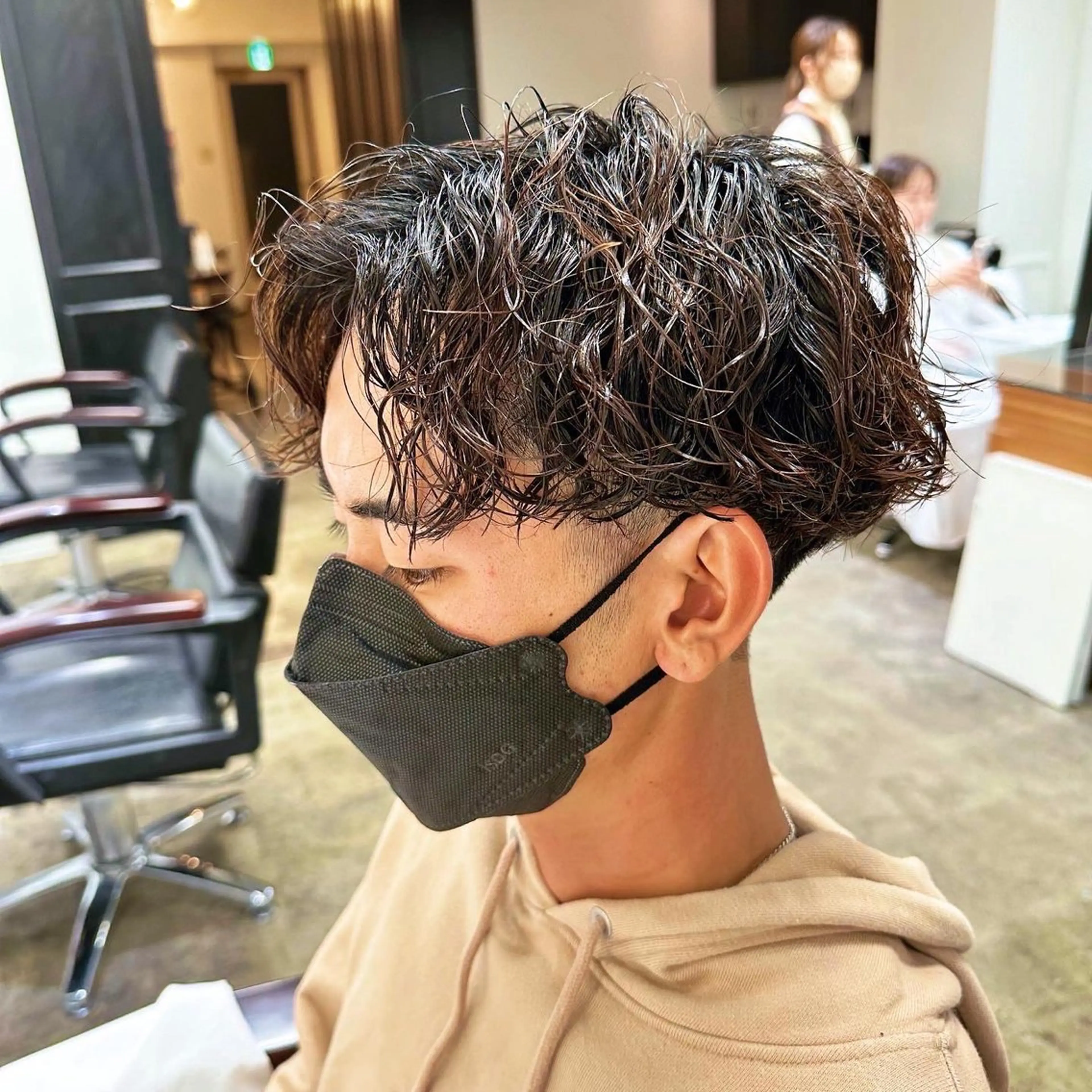 ミディアム パーマ メンズ センターパート カット パーマ トリートメント KAEDE【似合わせ 垢抜けヘア】のヘアスタイル