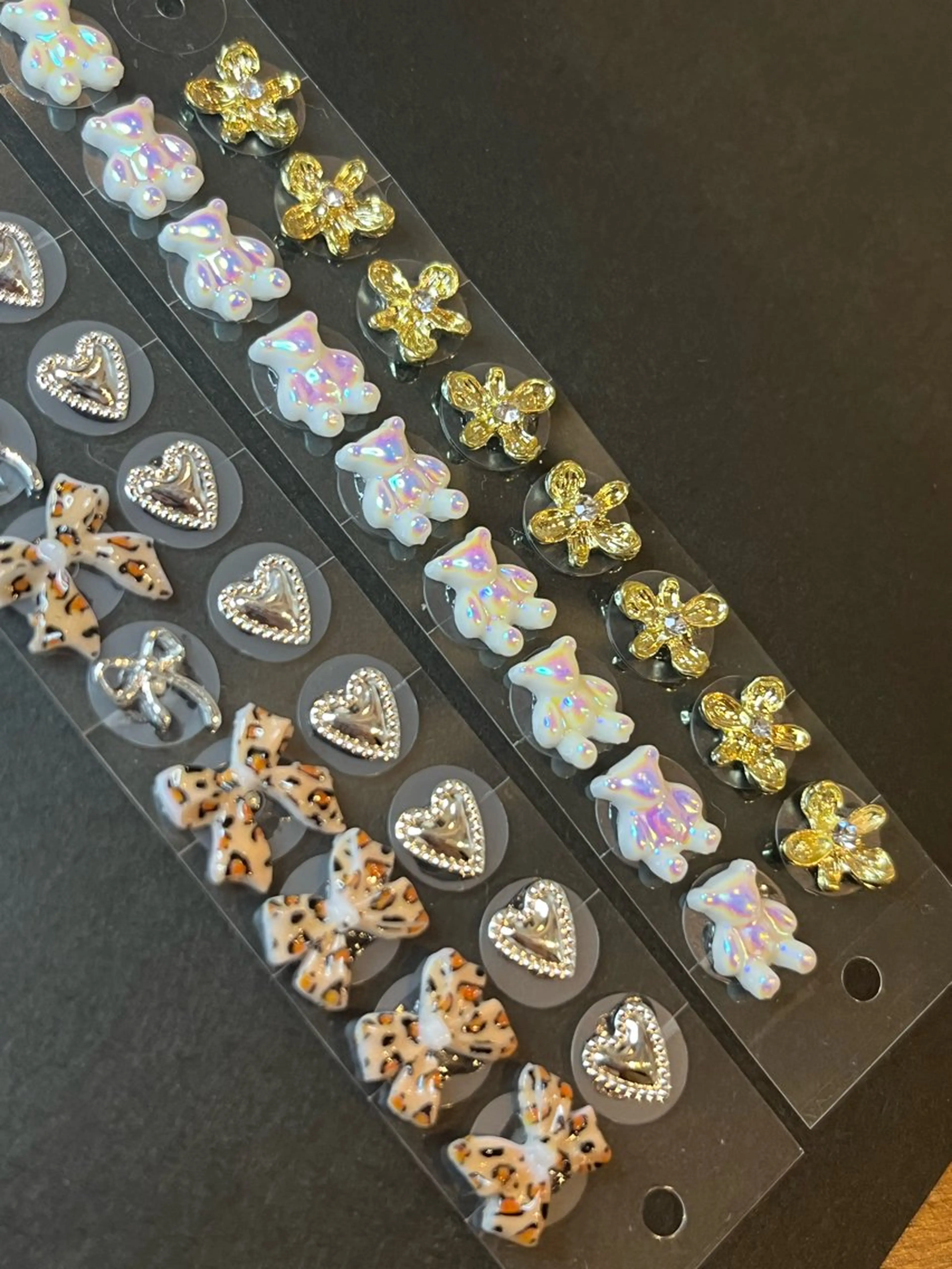 耳ツボジュエリー👂🏻両耳10粒💎の写真