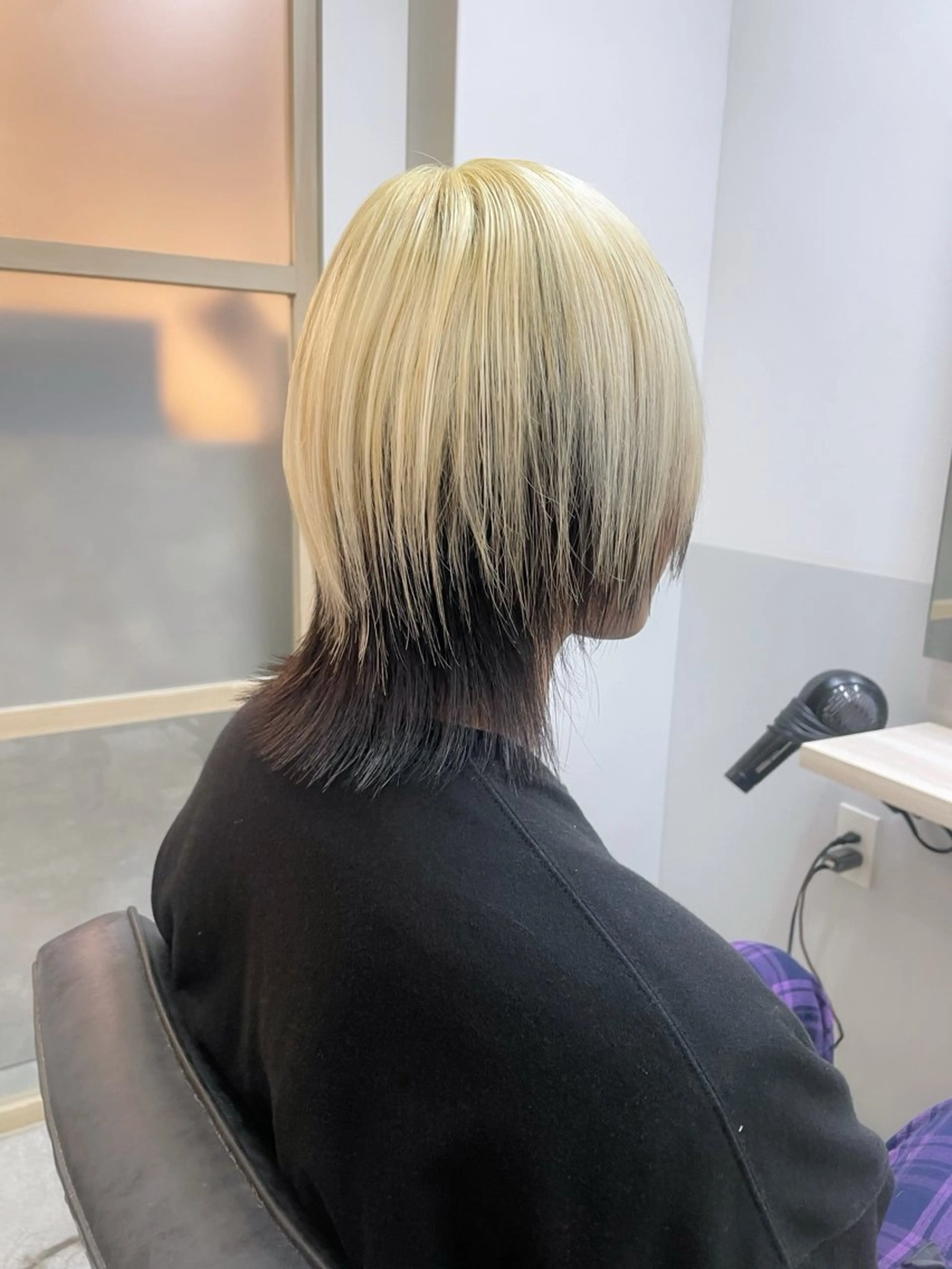 ミディアム カラー メンズ メンズブリーチ メンズウルフカット ブリーチ くびれヘア ウルフカット カット ヘアカラー トリートメント EMANON新宿南口所属・🦄中性ウルフ ☁️Shiori🦄のヘアスタイル
