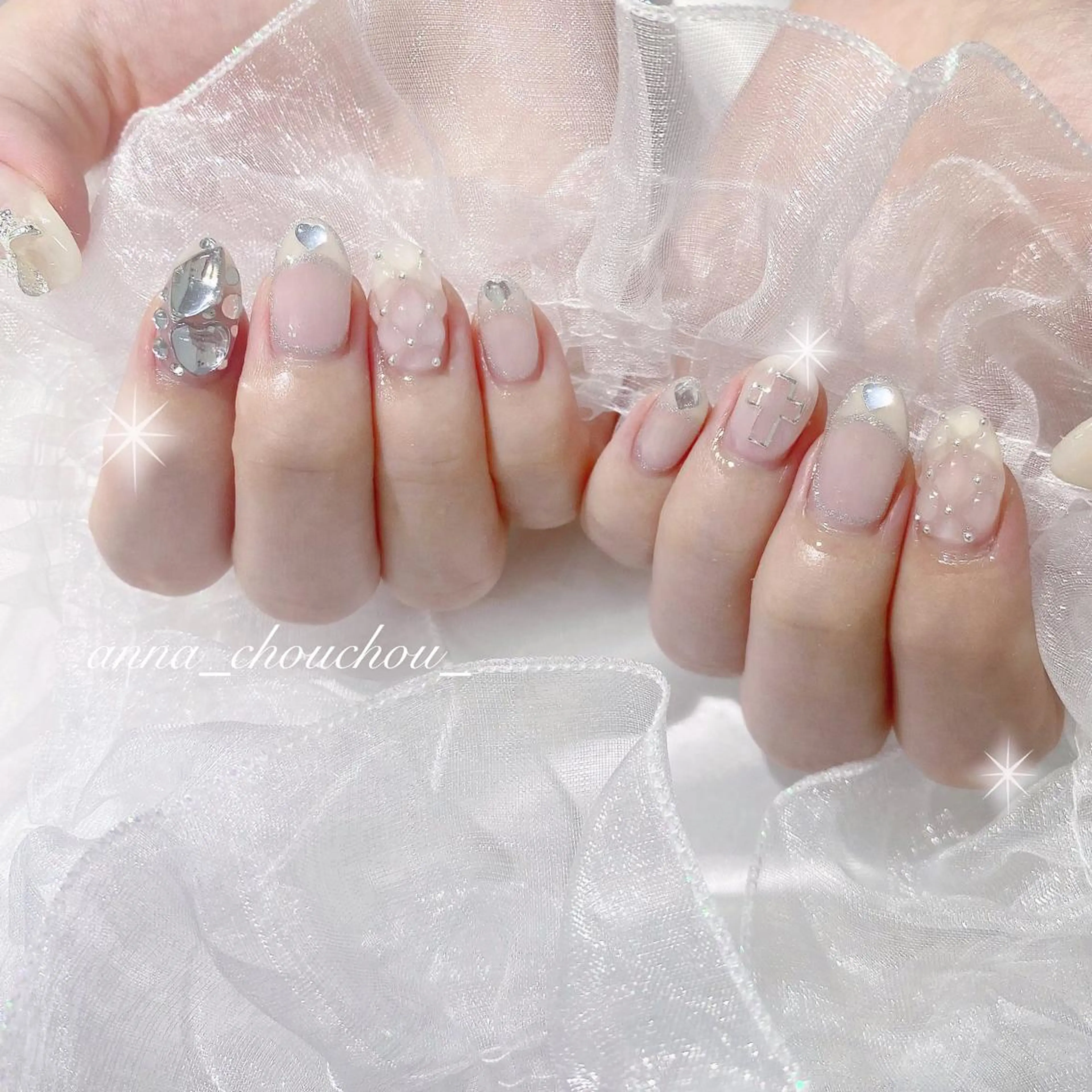 ネイル キラキラネイル シルバー Anna Sano⭐️のネイルデザイン