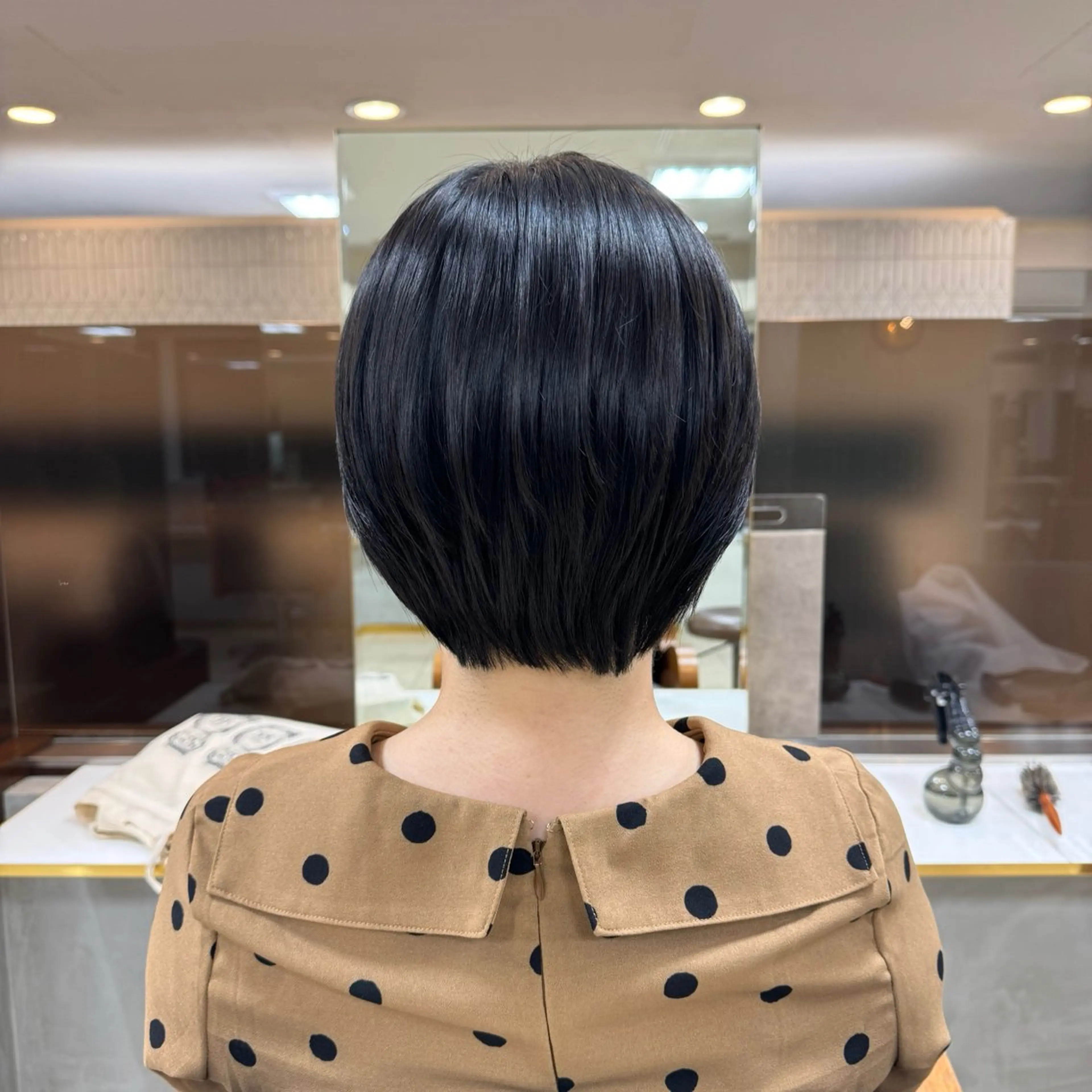 ショート レイヤーカット ショートヘア ラカリテ所属・渋谷 りなのヘアスタイル