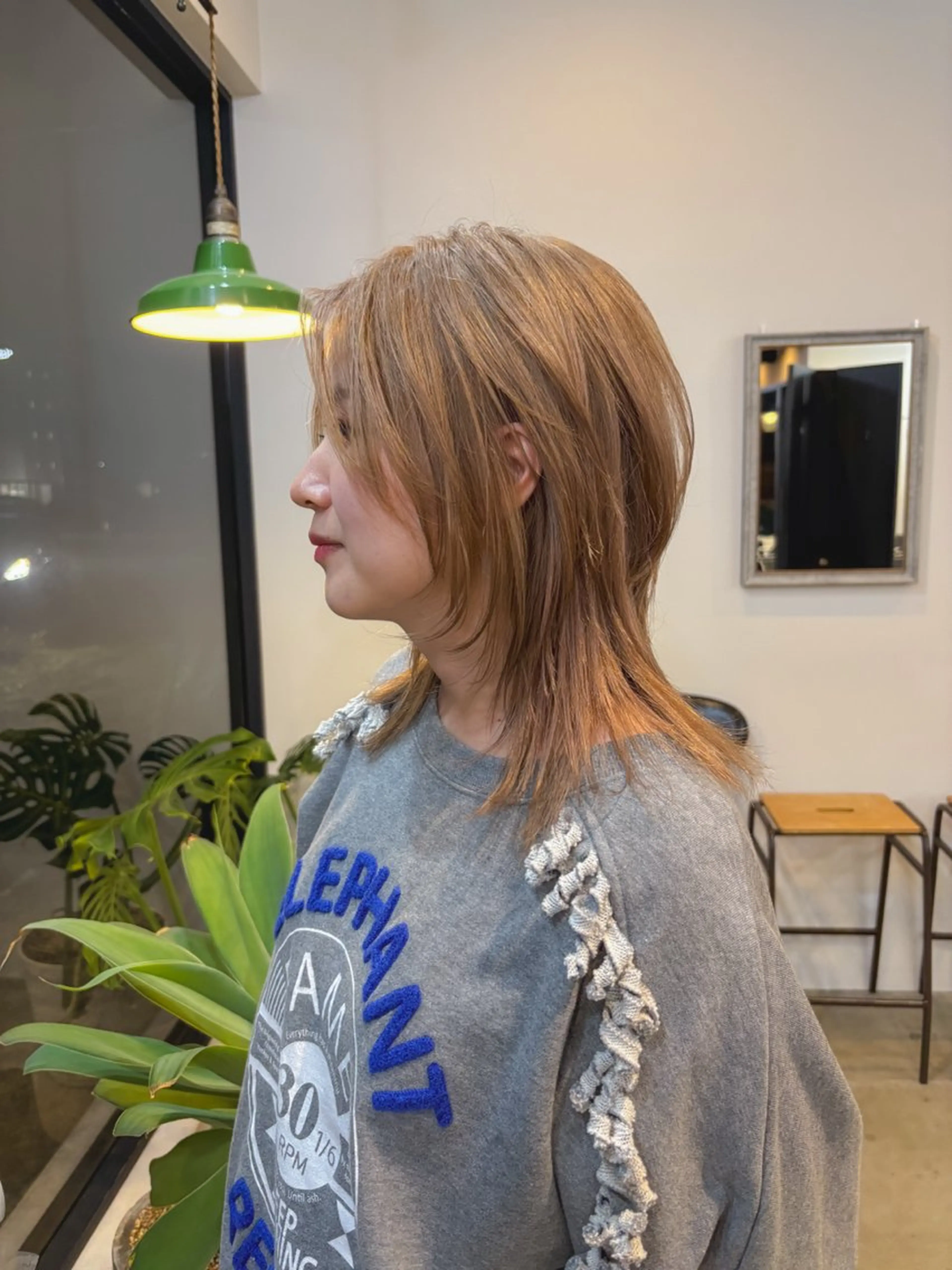 ミディアム ウルフカット plus HAIR いずみのヘアスタイル