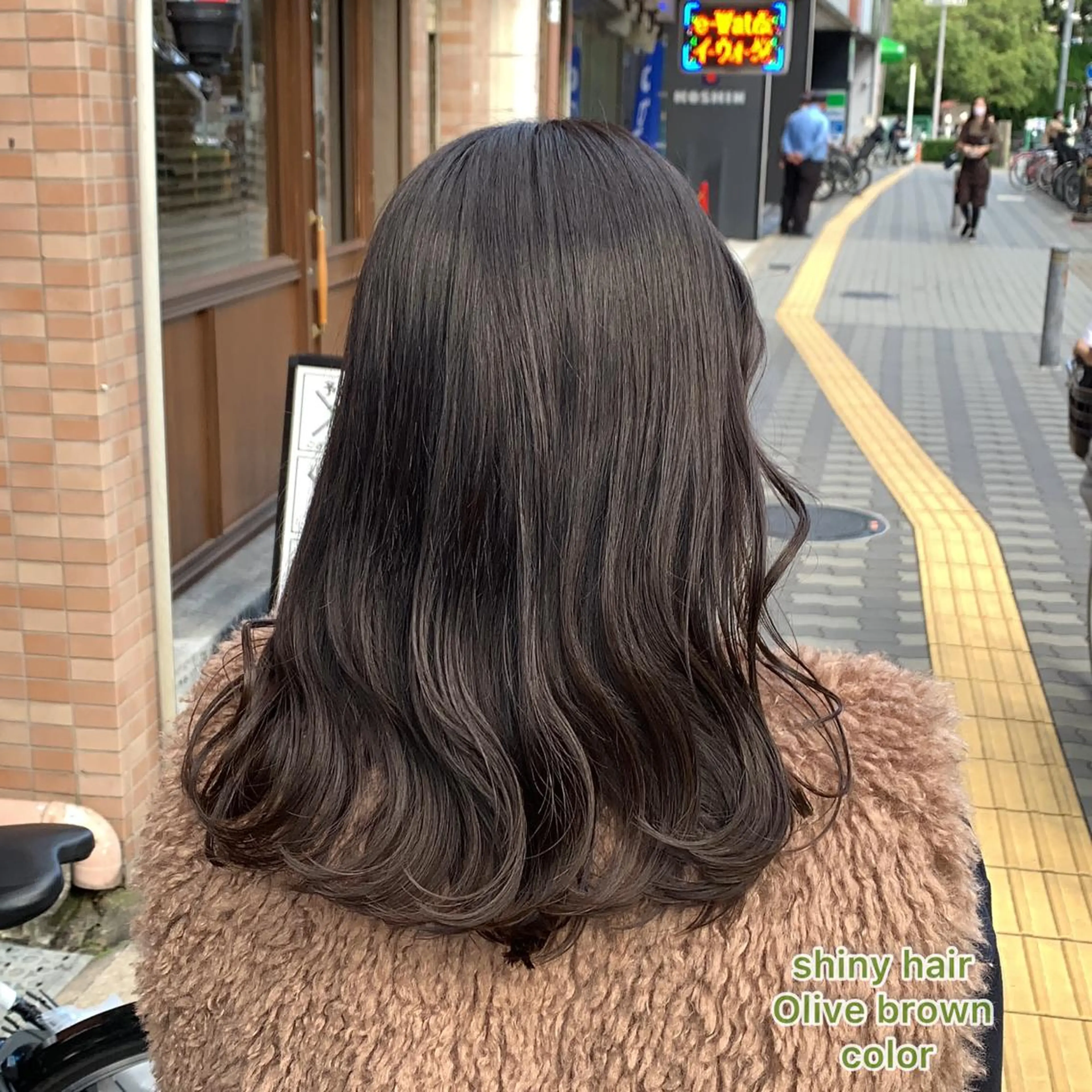 セミロング カラー カット ヘアカラー トリートメント 上田 紗也のヘアスタイル