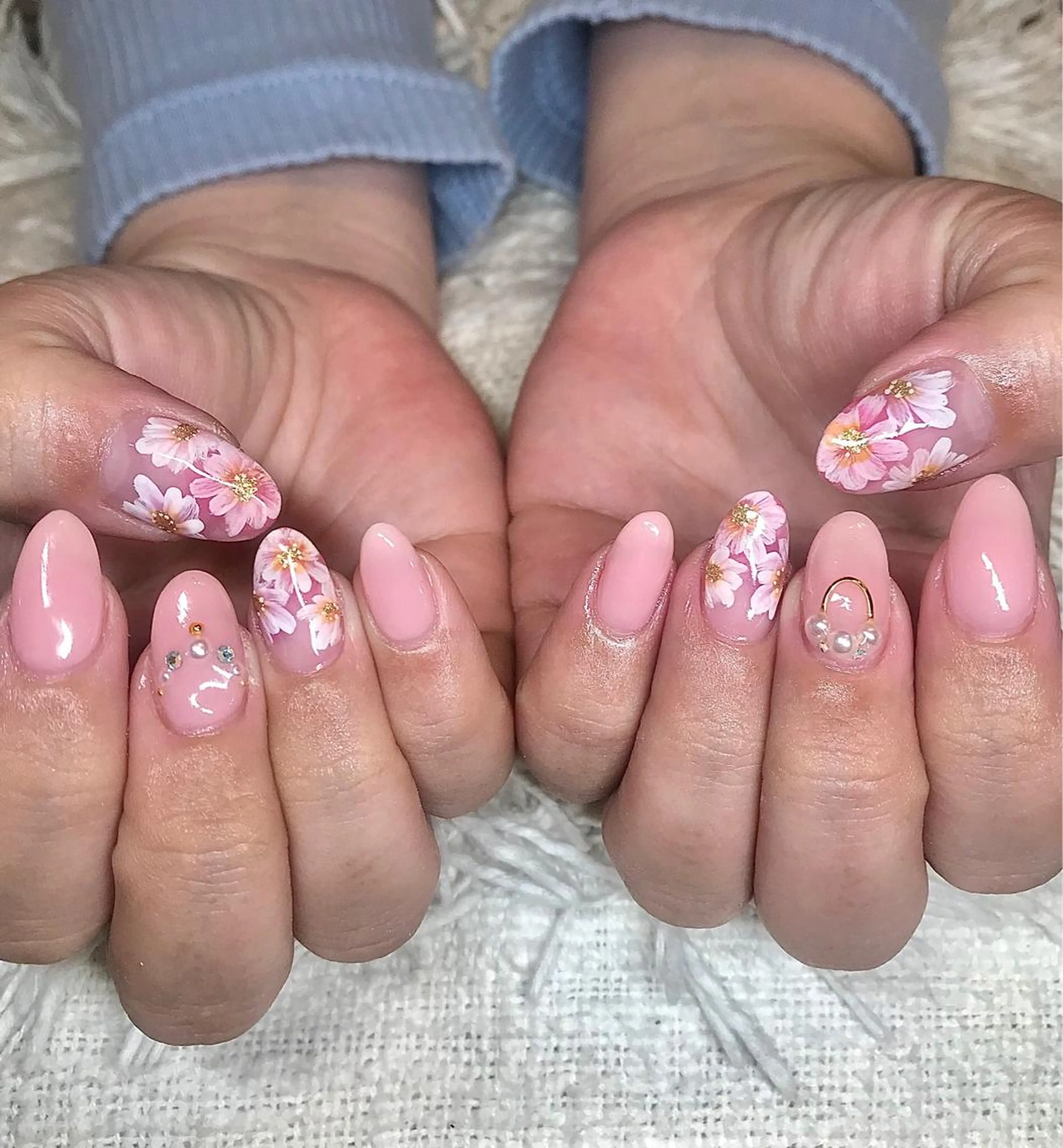 ミディアム カラー パーマ ヘアアレンジ キッズ ネイル マツエク・マツパ ピンクカラー シアーピンク カラーマツエク フラワーネイル ピンク nail&eye Aoのマツエク・マツパデザイン