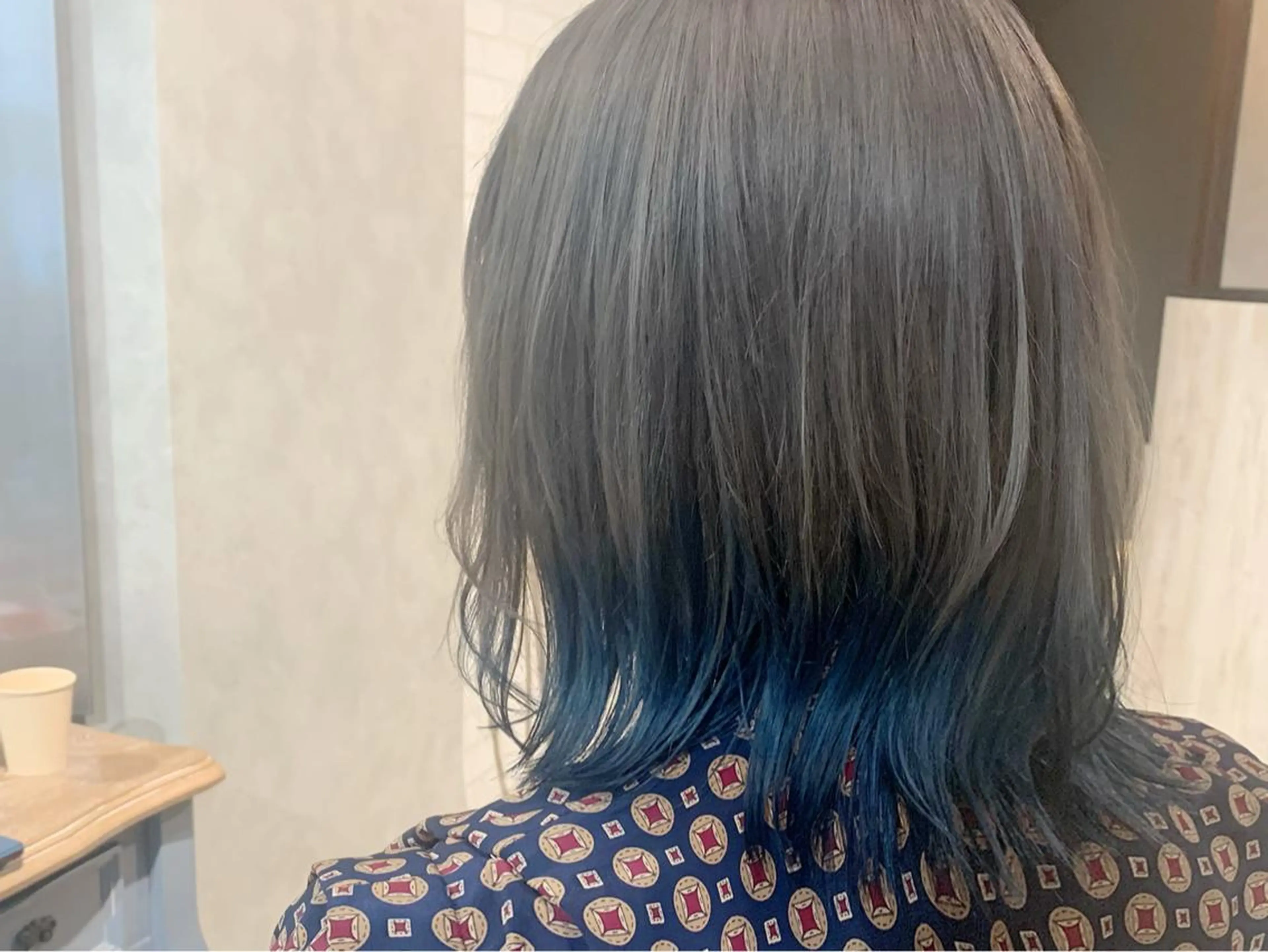 ミディアム カラー ネイビーカラー シルバー EMANON天神所属・Hitomi Ezakiのヘアスタイル